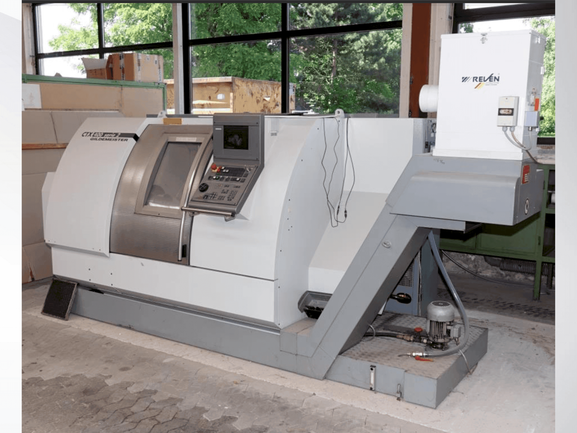 Prikaz  stroja Gildemeister CTX-400 S2  sprijeda