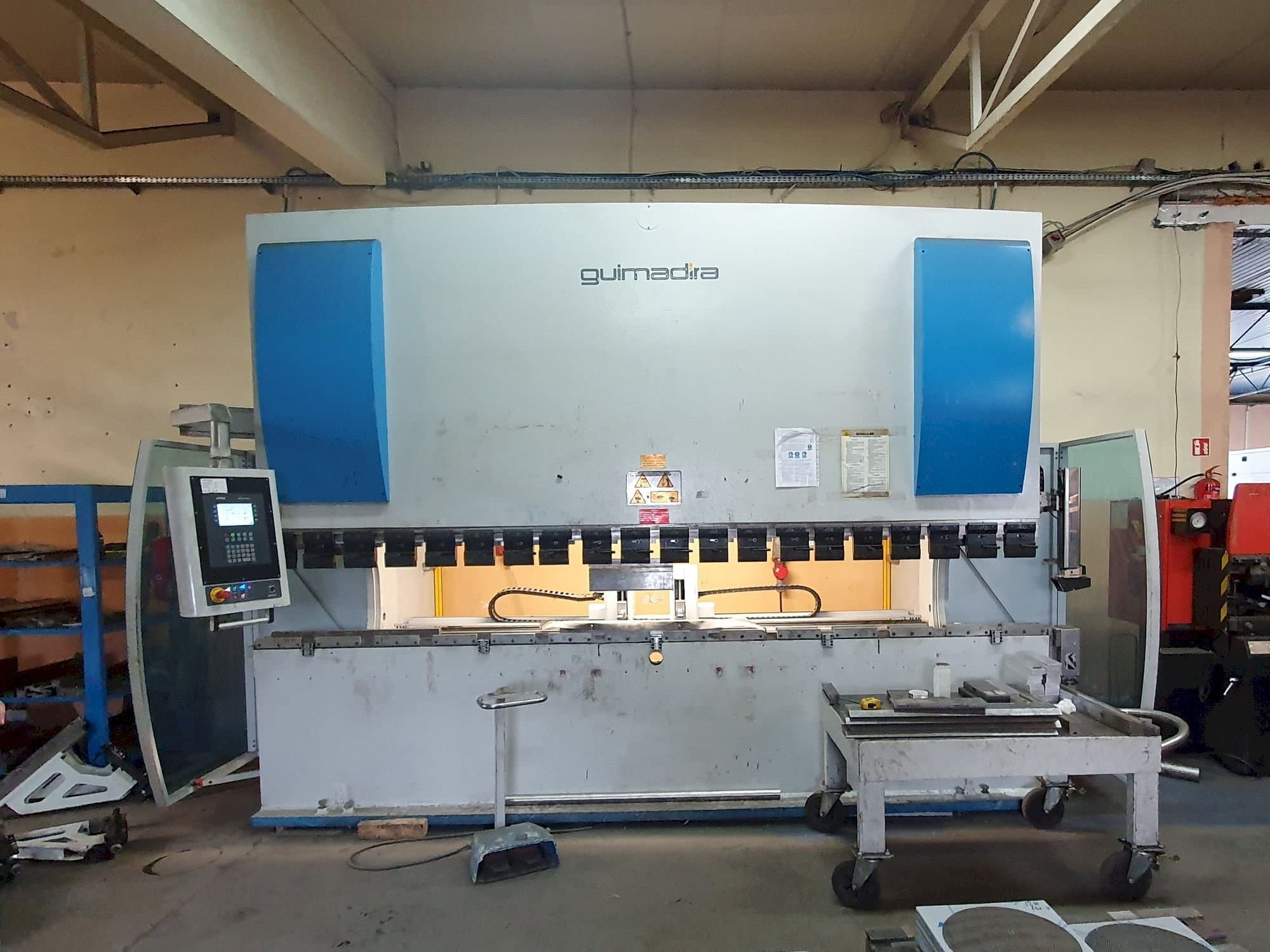 Prikaz stroja ADIRA PMO-16040PLS sprijeda