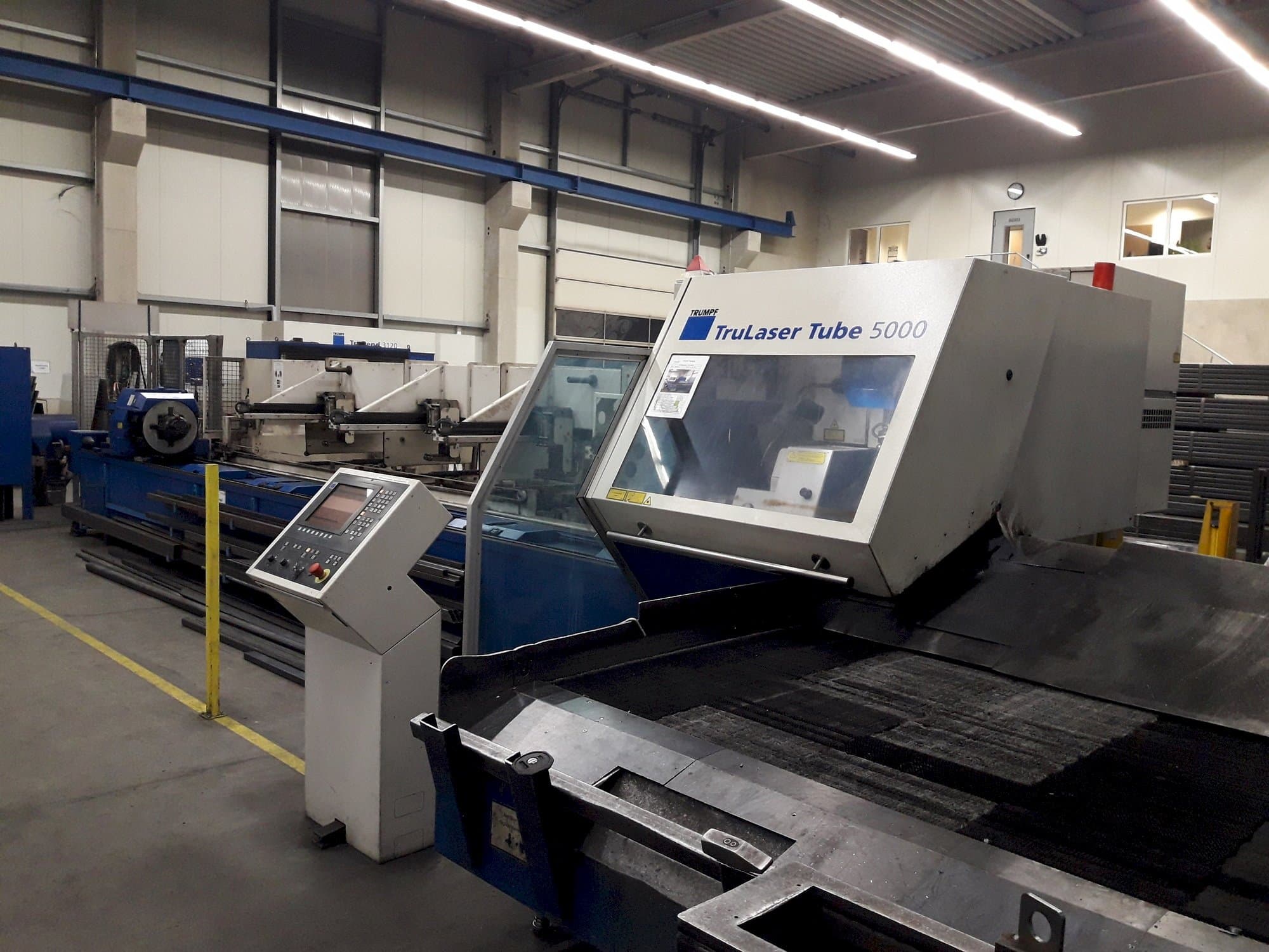 Prikaz  stroja Trumpf TruLaser Tube 5000  sprijeda
