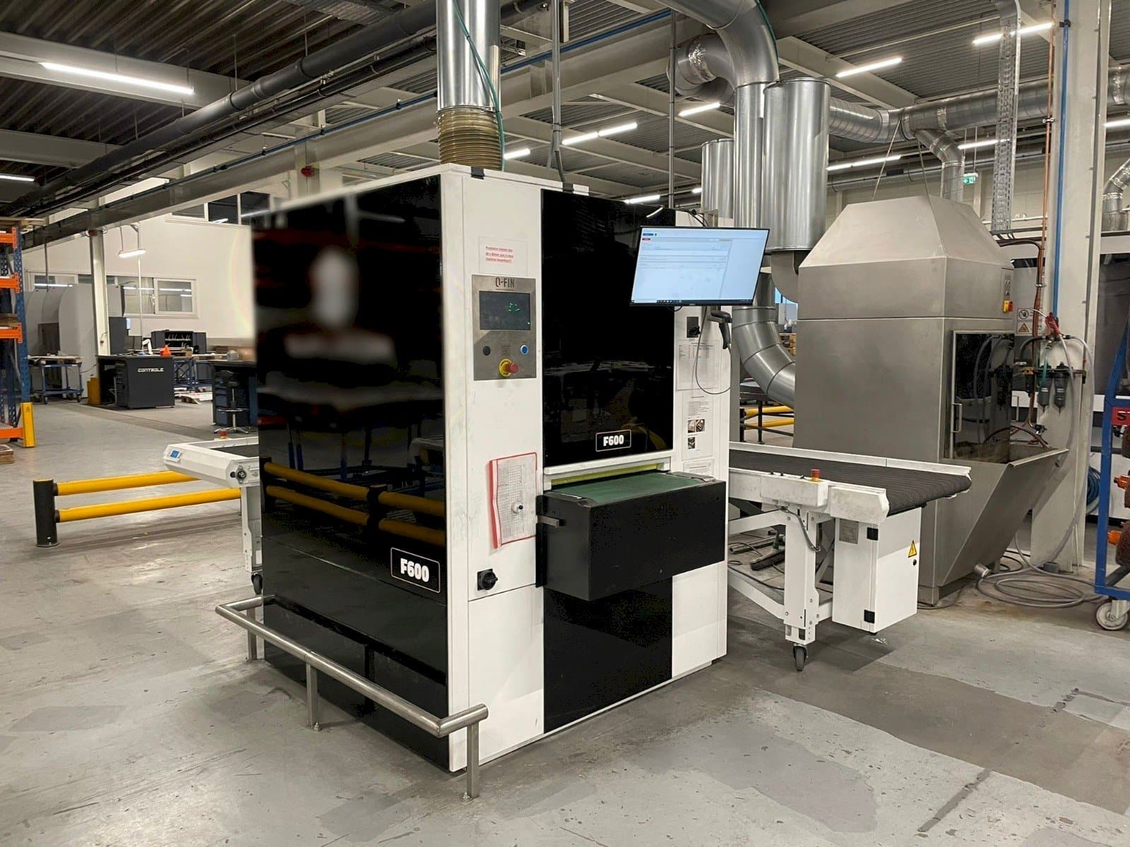 Prikaz stroja Q-FIN F600 sprijeda