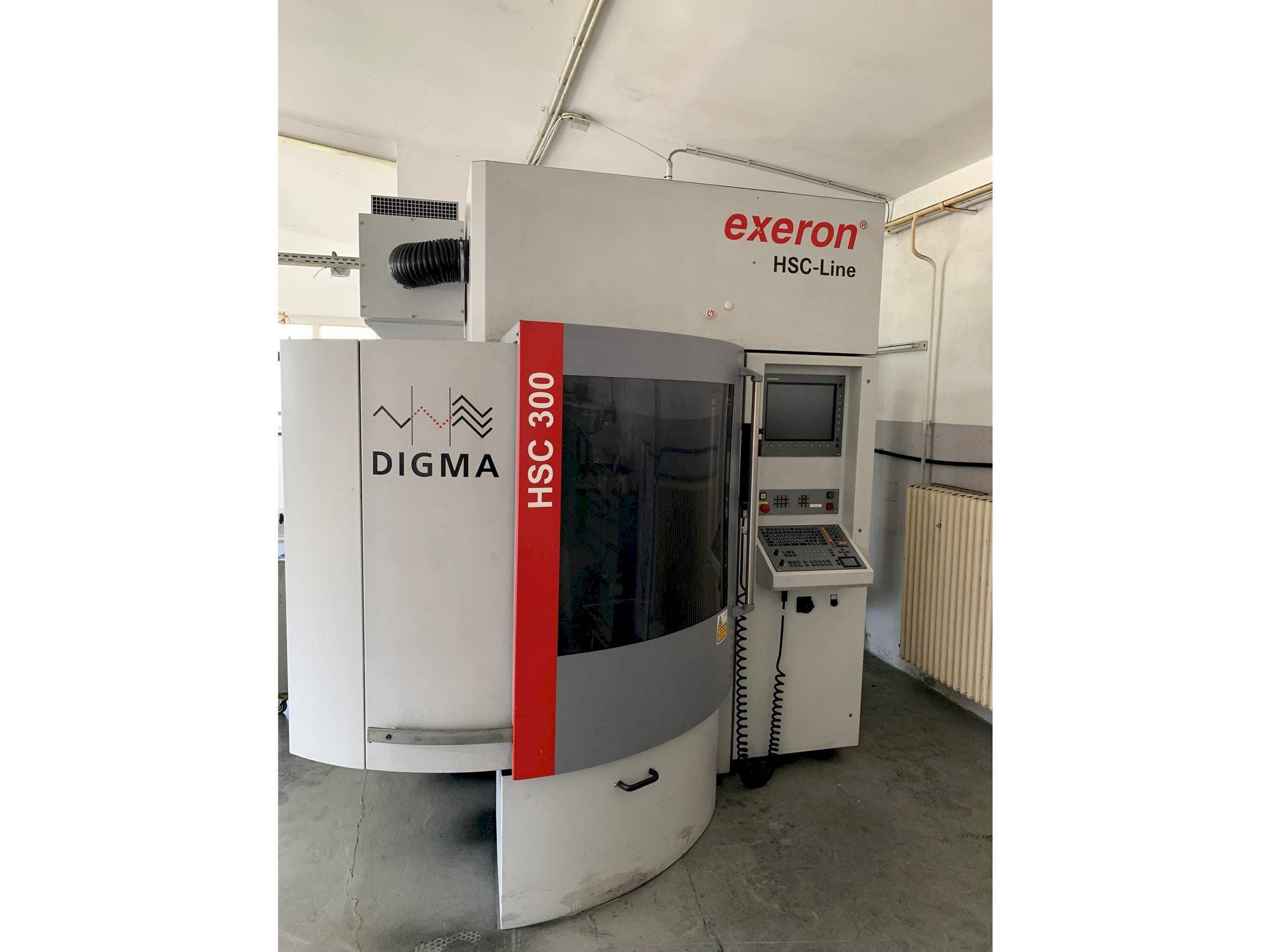 Prikaz stroja Exeron HSC 300P sprijeda