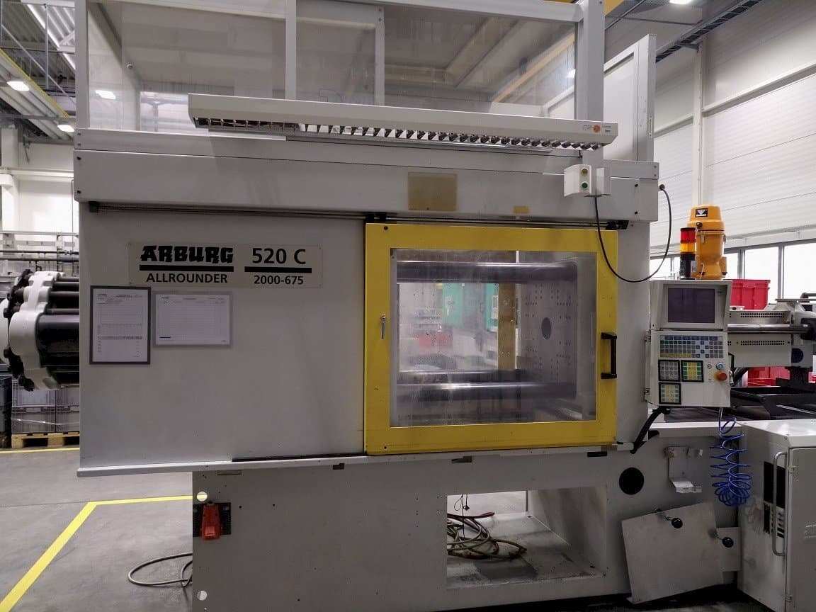 Prikaz stroja Arburg 520 C 2000–675 sprijeda