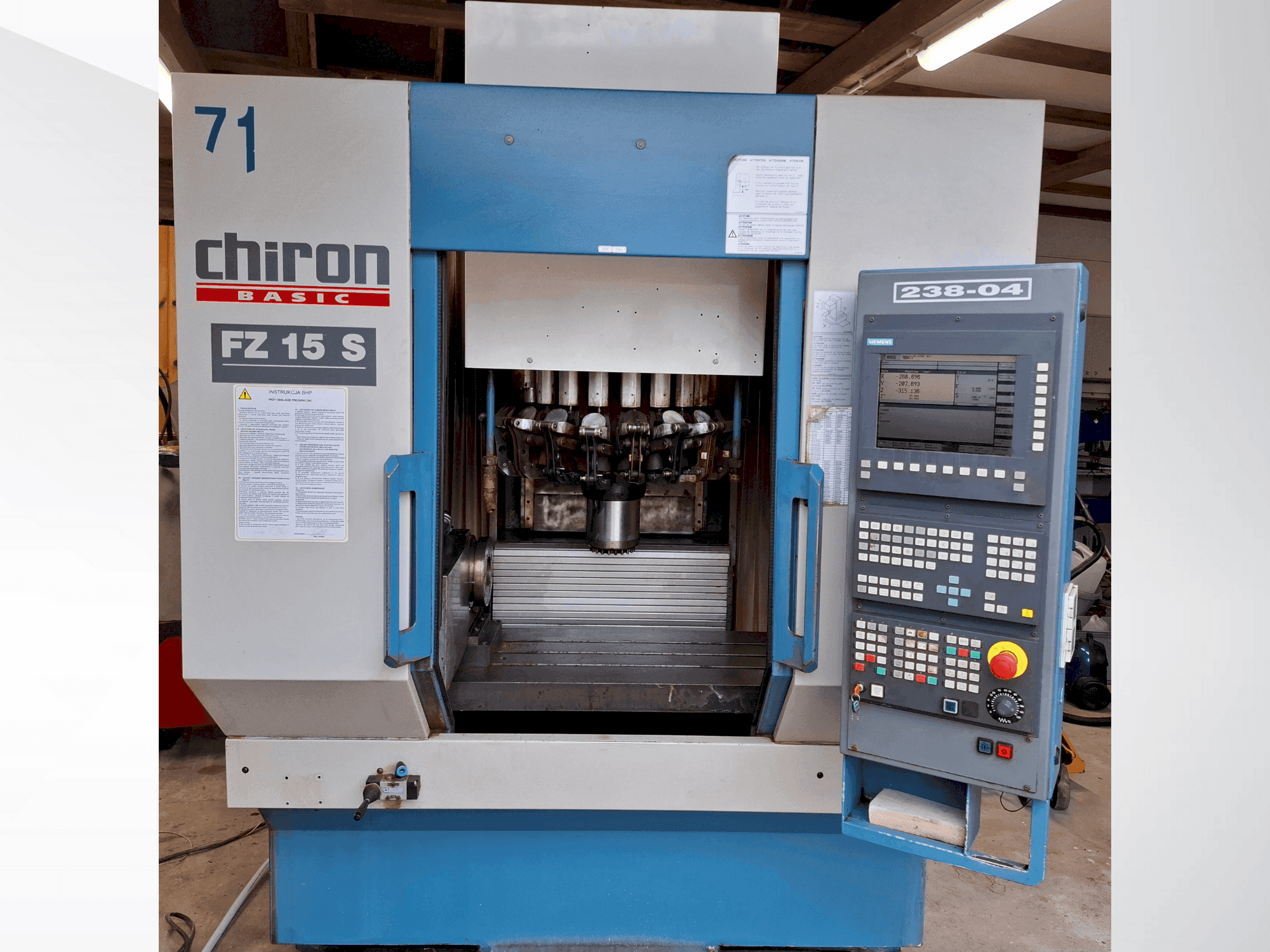 Prikaz  stroja CHIRON FZ 15 S  sprijeda