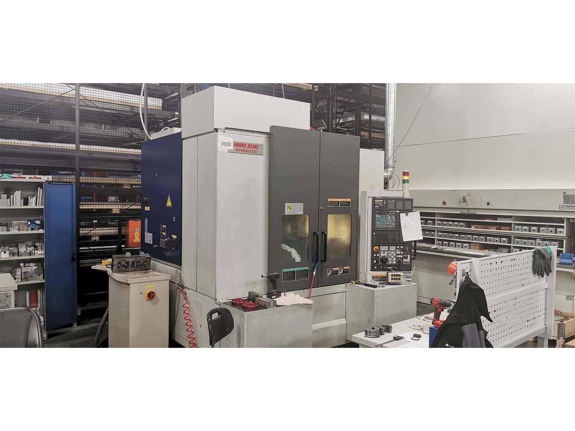 Prikaz stroja MORI SEIKI NV4000 sprijeda