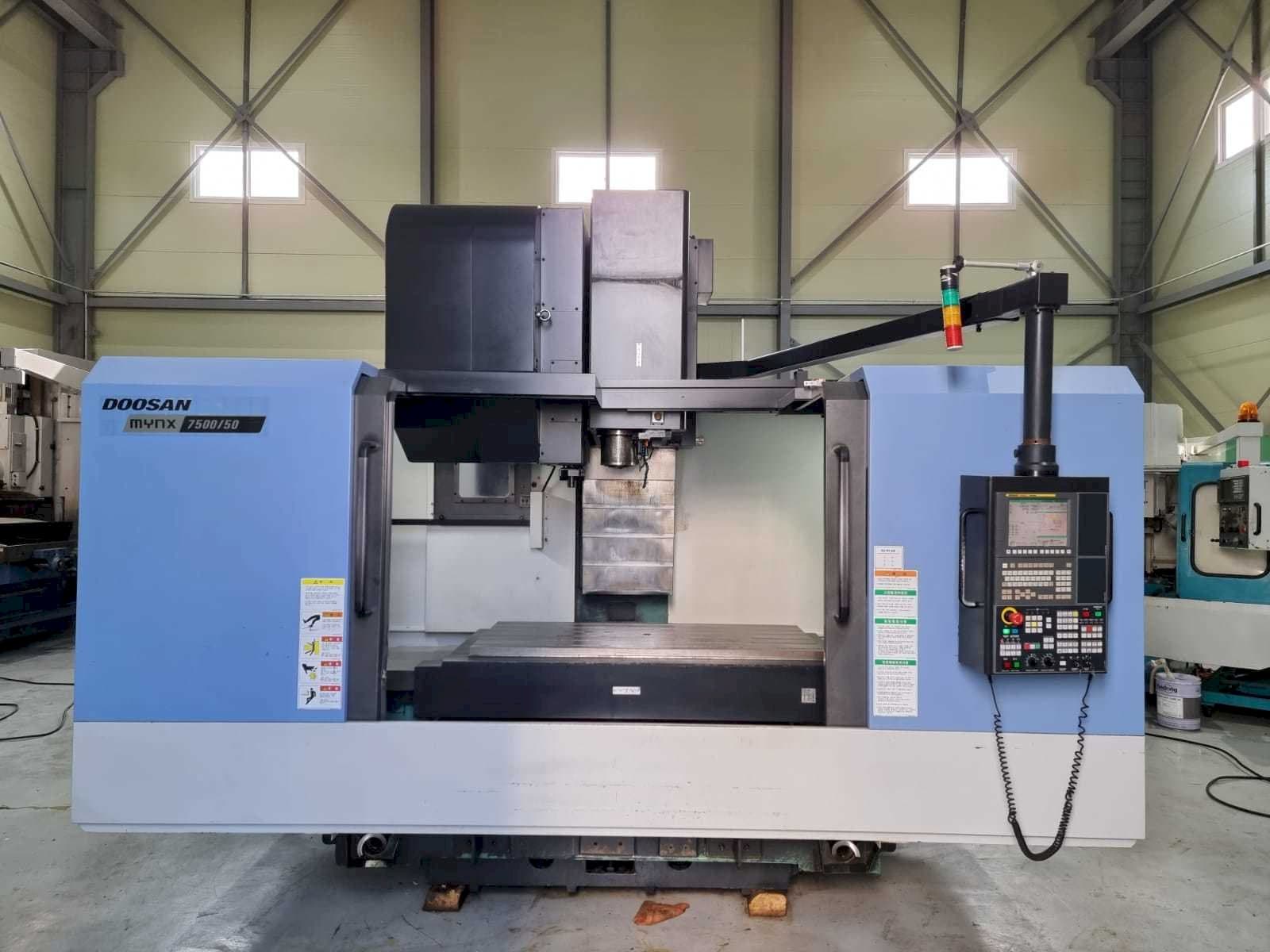 Prikaz stroja Doosan Mynx 7500/50 sprijeda