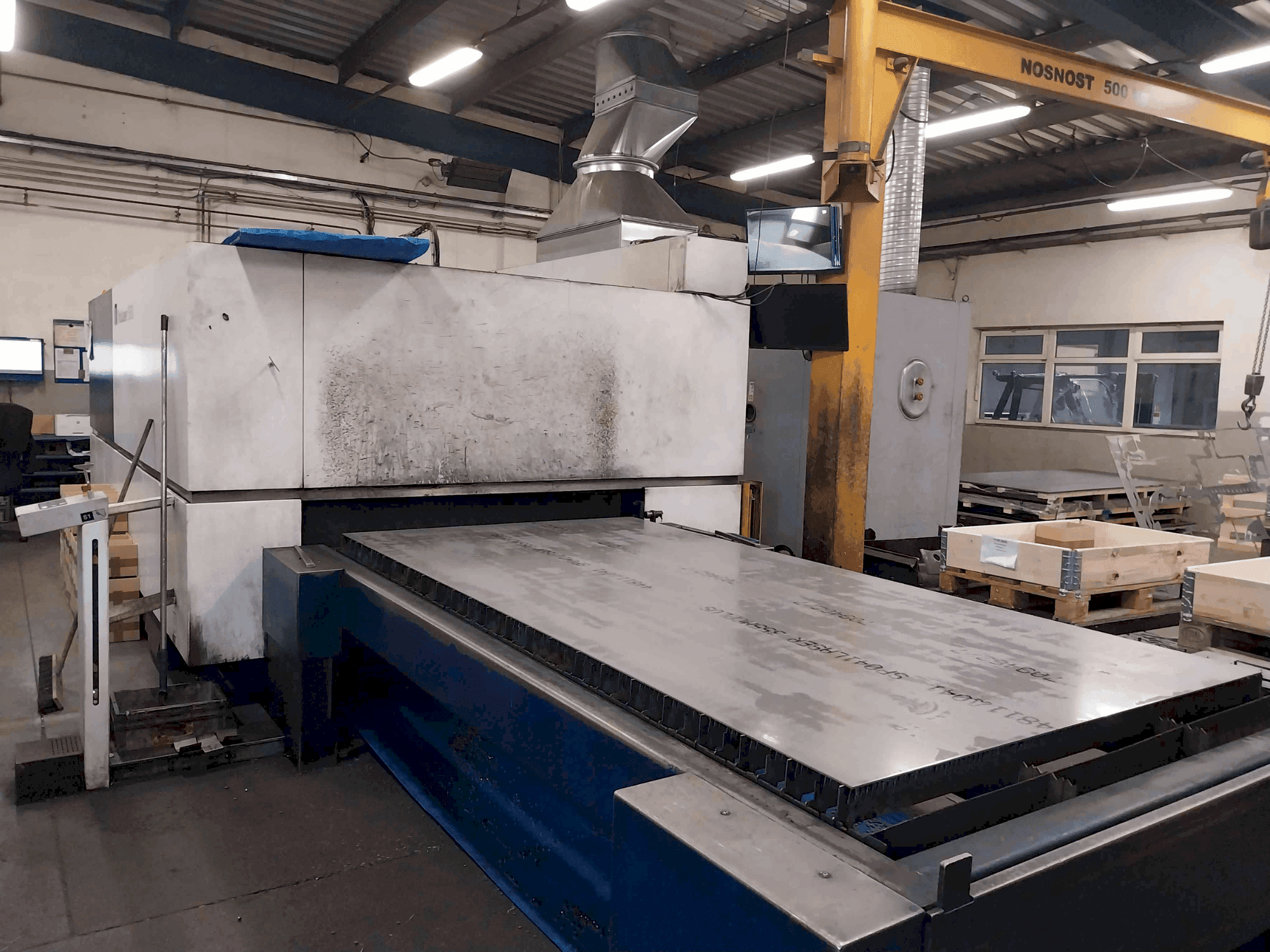 Prikaz  stroja TRUMPF TruLaser 5030 (L68)  sprijeda