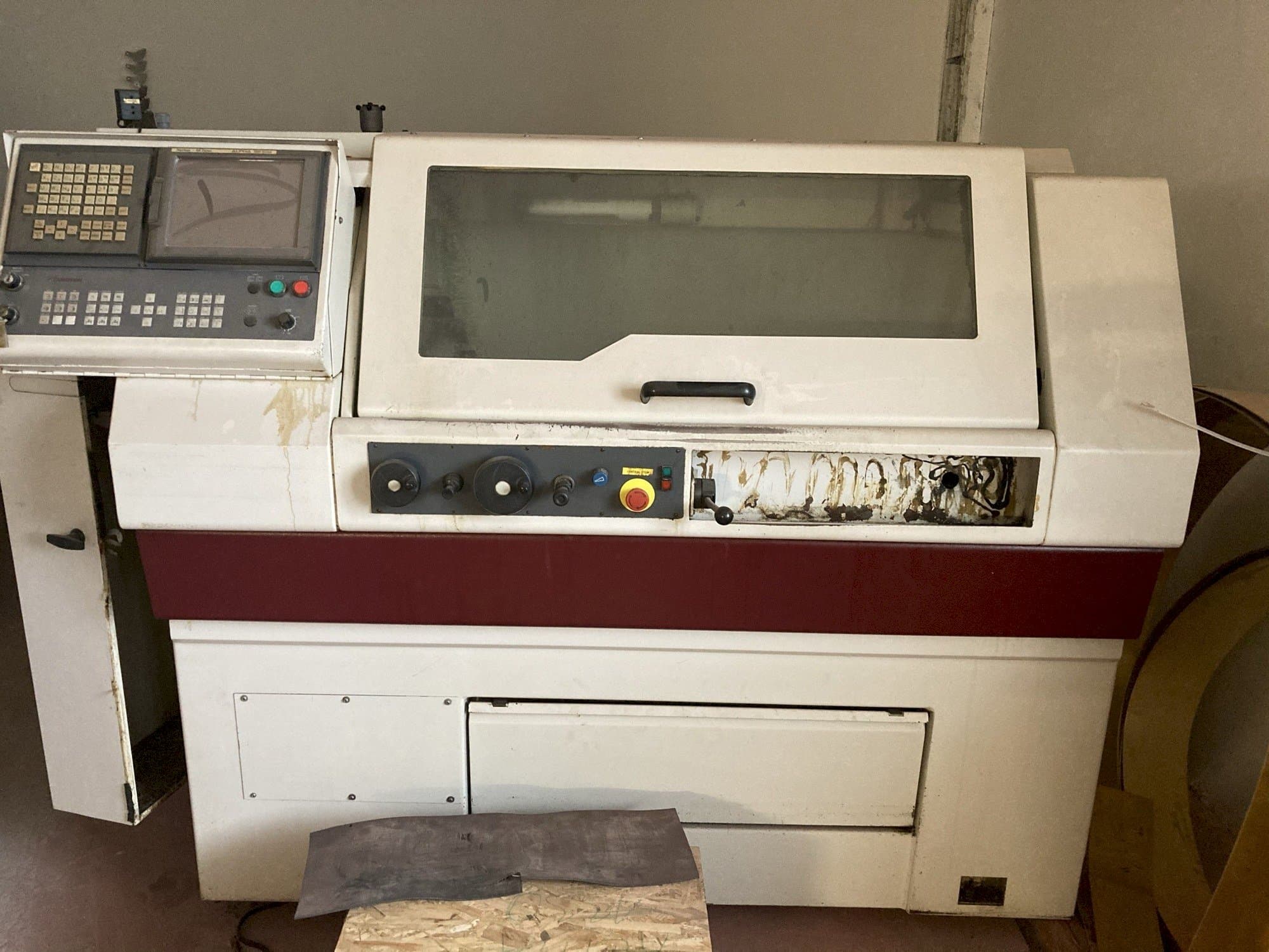 Prikaz stroja Harrison Alpha 1330S sprijeda