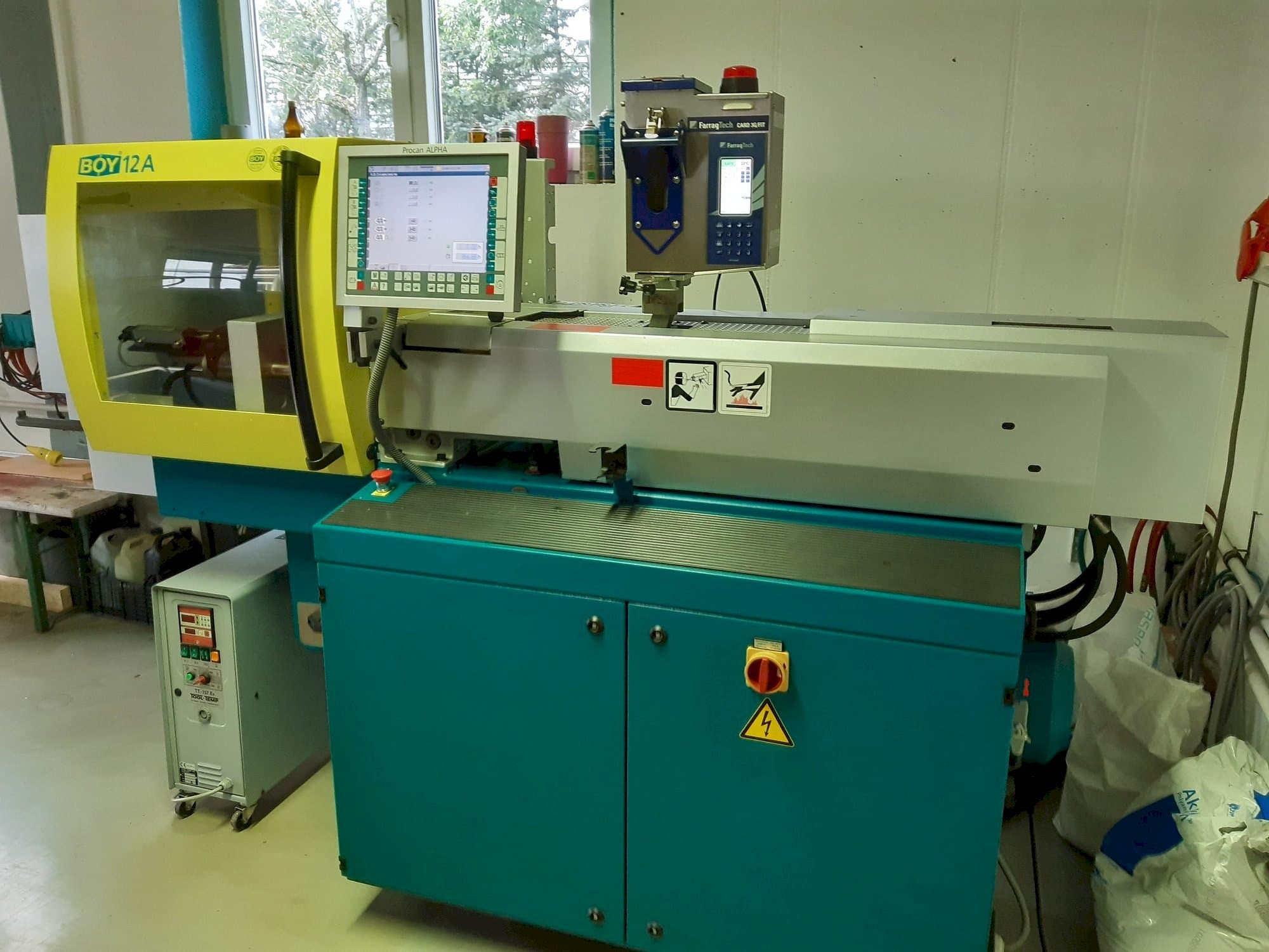 Prikaz  stroja BOY 12A  sprijeda