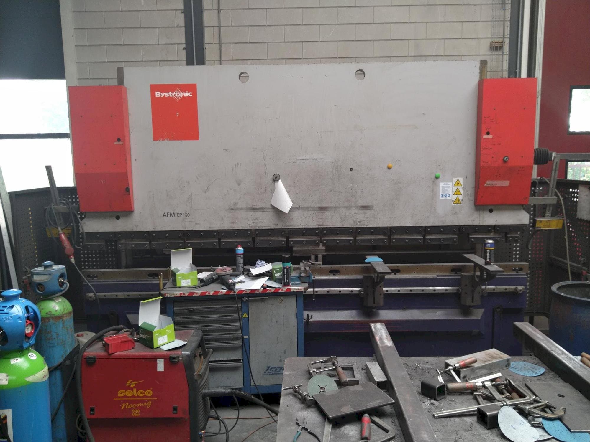 Prikaz stroja Bystronic EP40-160 sprijeda