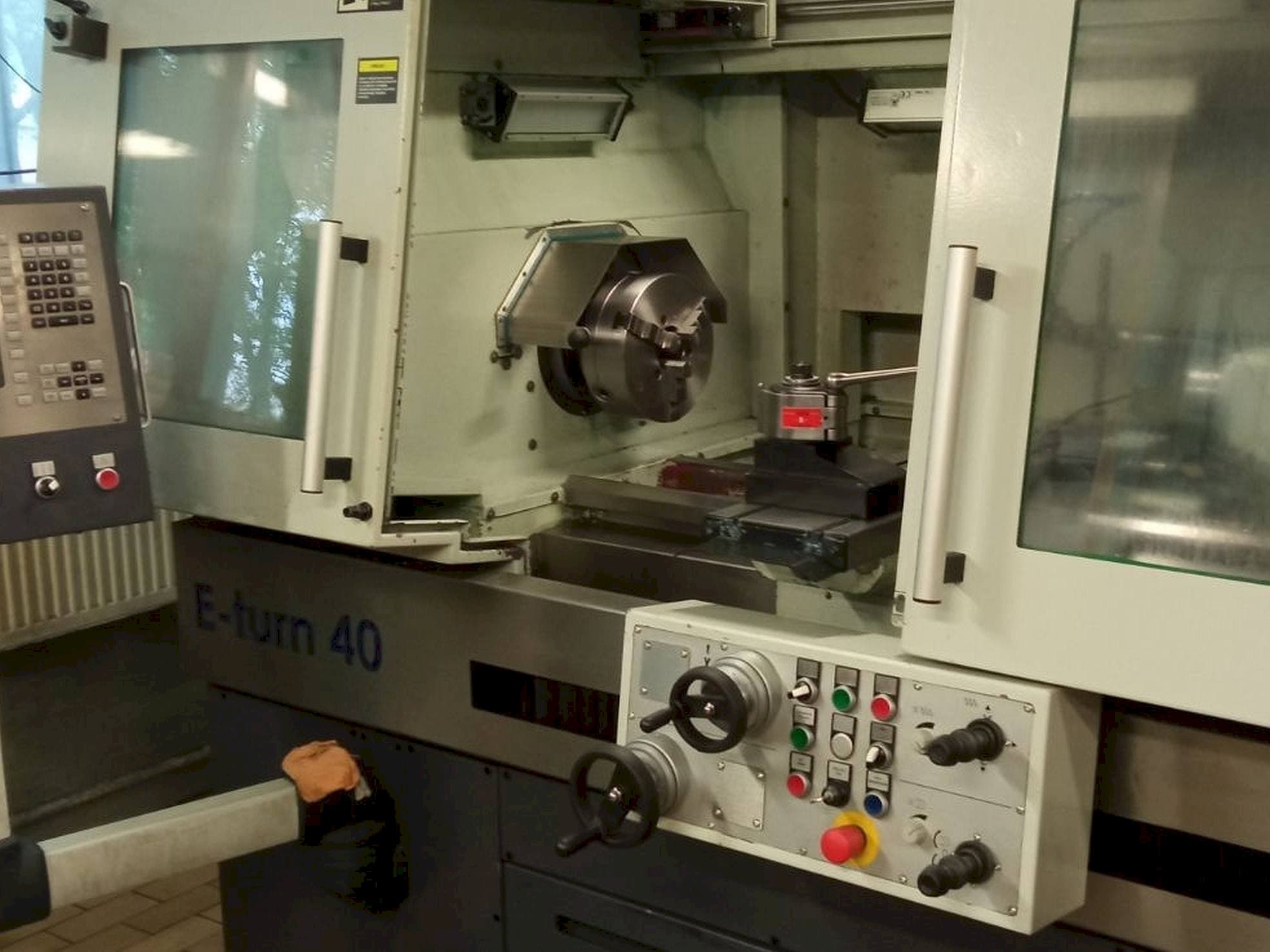 Prikaz stroja Avia E-turn 40 sprijeda