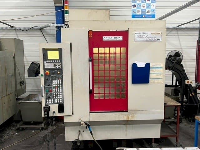 Prikaz stroja Akira Seiki RMV500 APC sprijeda