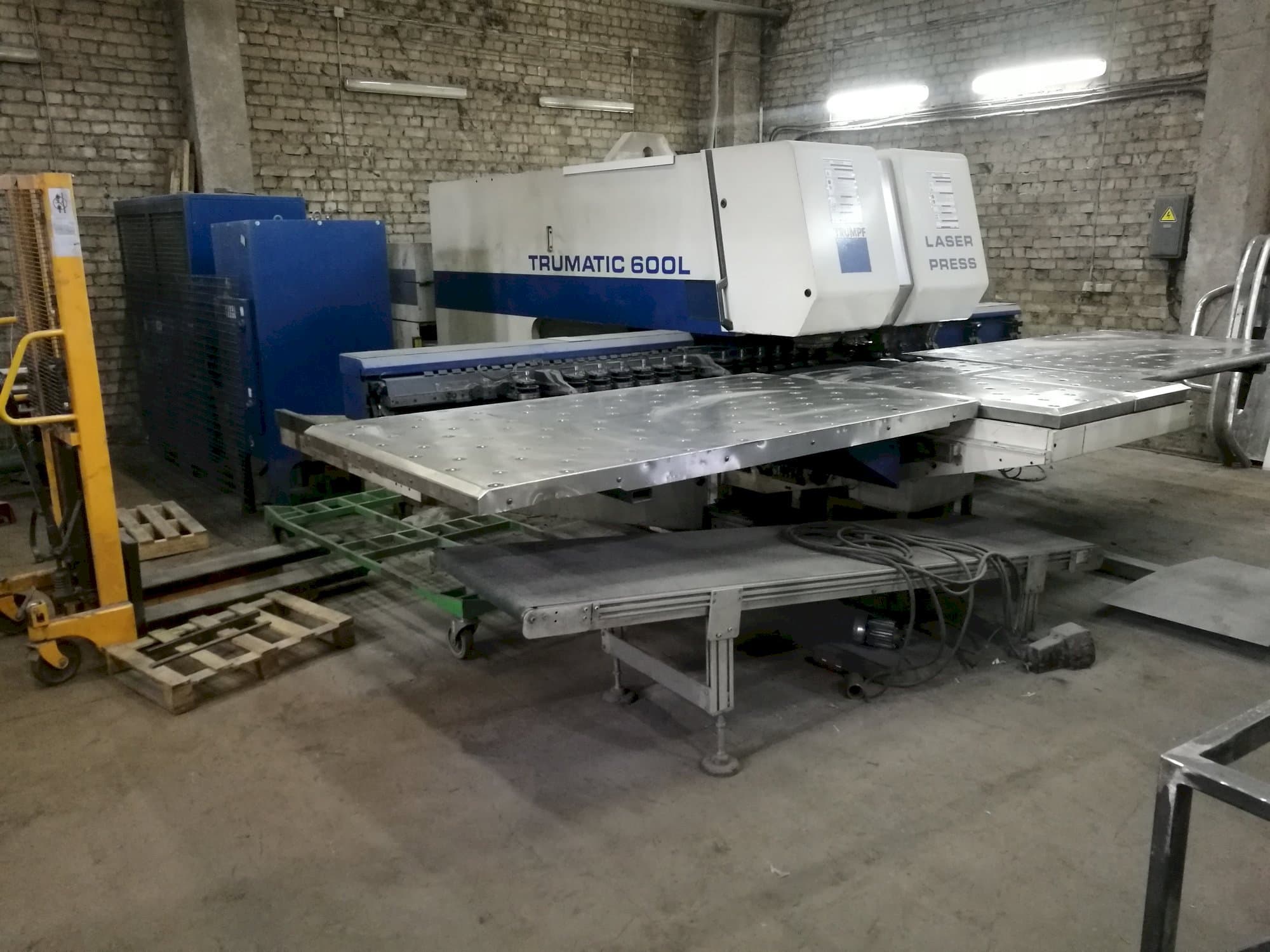 Prikaz  stroja Trumpf Trumatic 600L  sprijeda