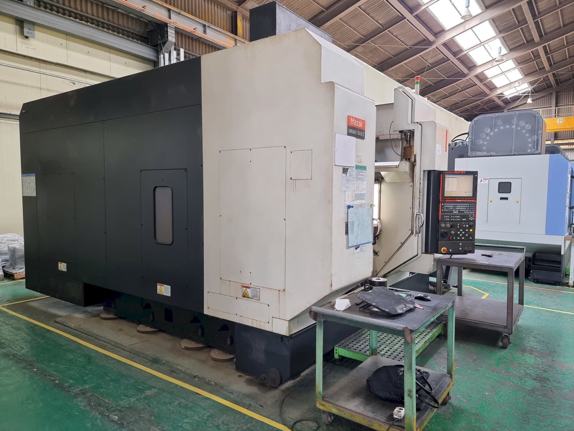 Prikaz stroja Mazak VARIAXIS 730-5X II sprijeda