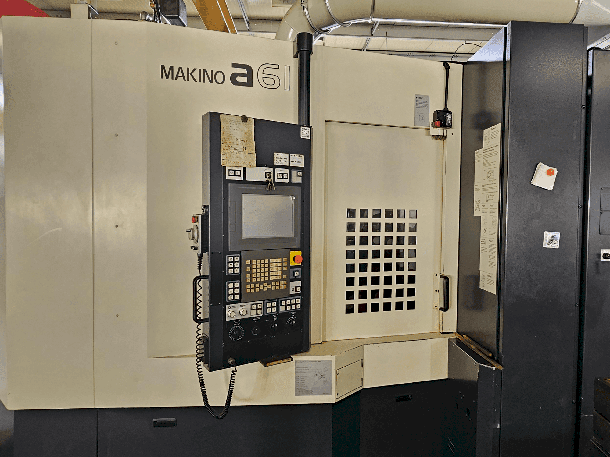 Prikaz stroja Makino a61 sprijeda