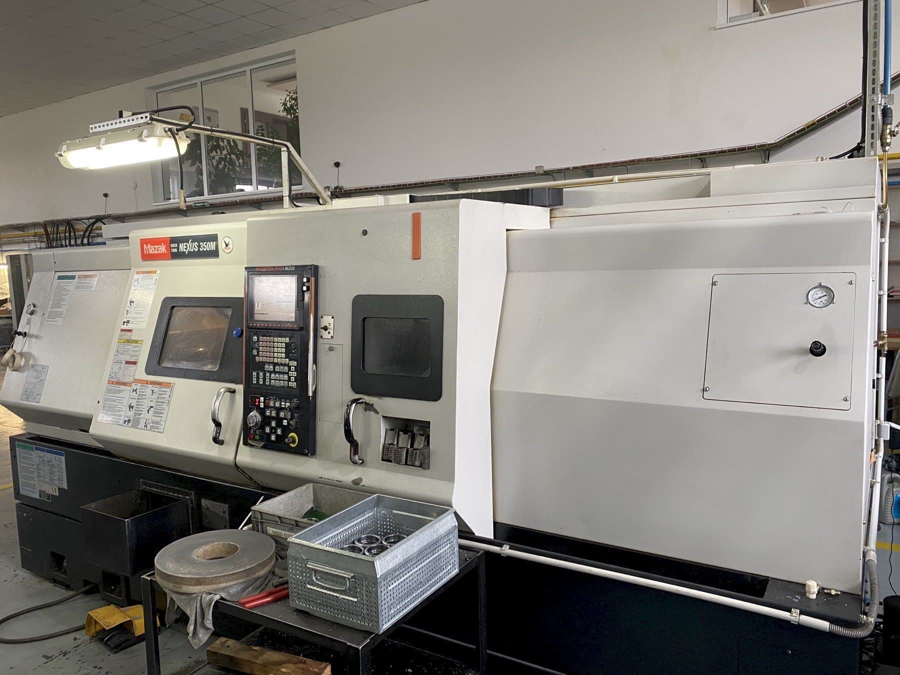 Prikaz stroja Mazak QUICKTURN Nexus 350M sprijeda