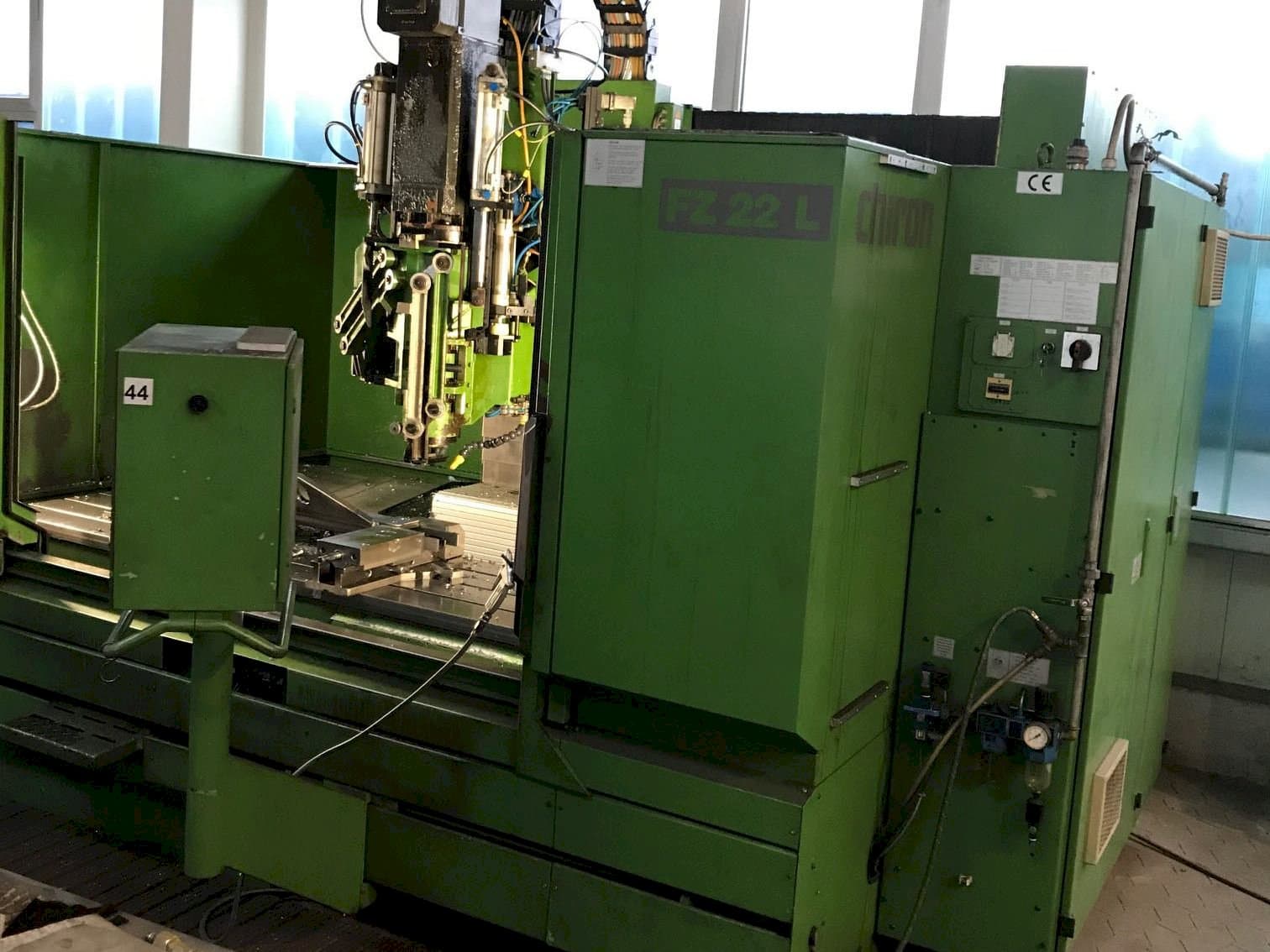 Prikaz  stroja CHIRON FZ 22 L  sprijeda