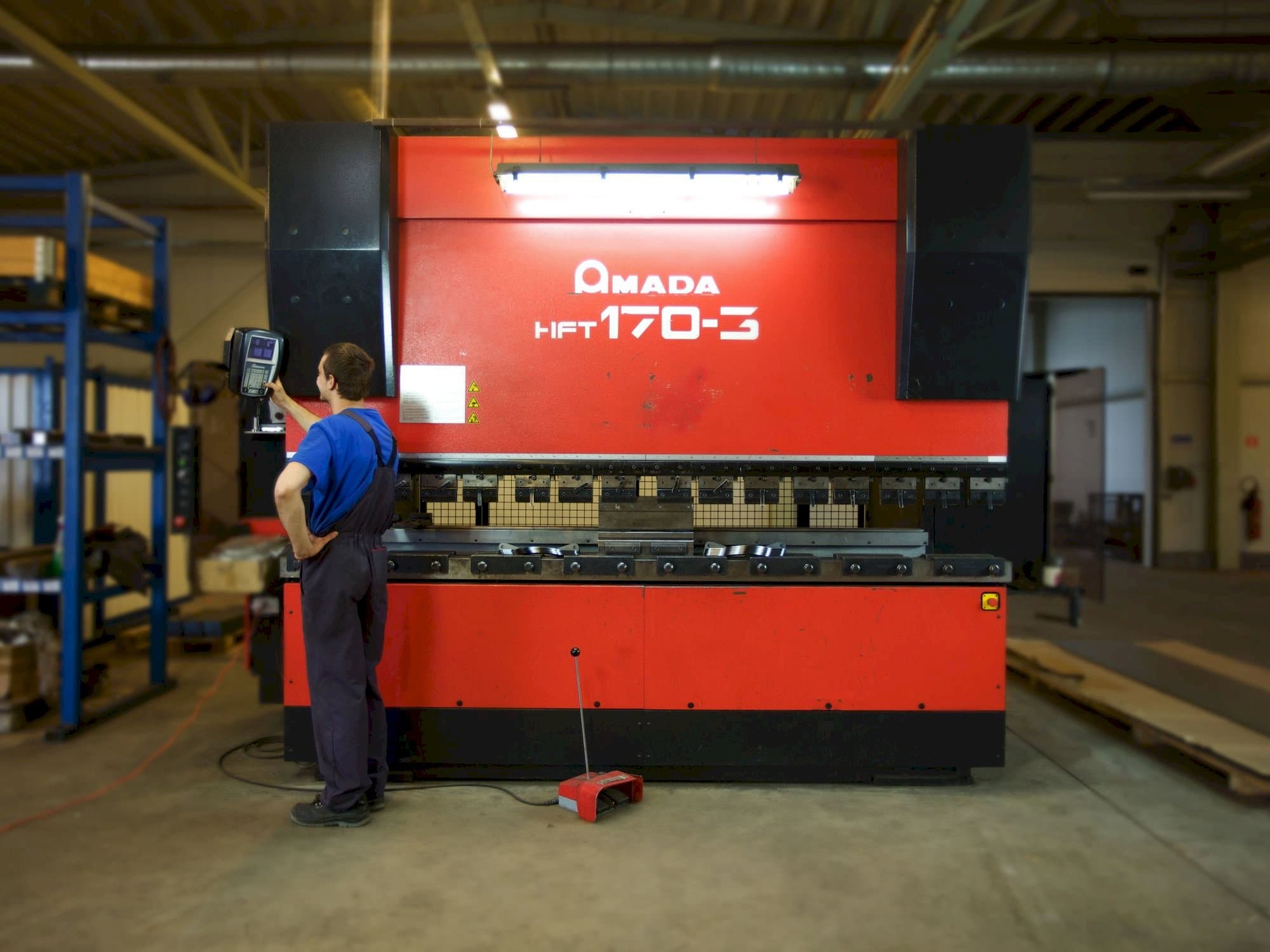 Prikaz  stroja AMADA HFT 170-3  sprijeda