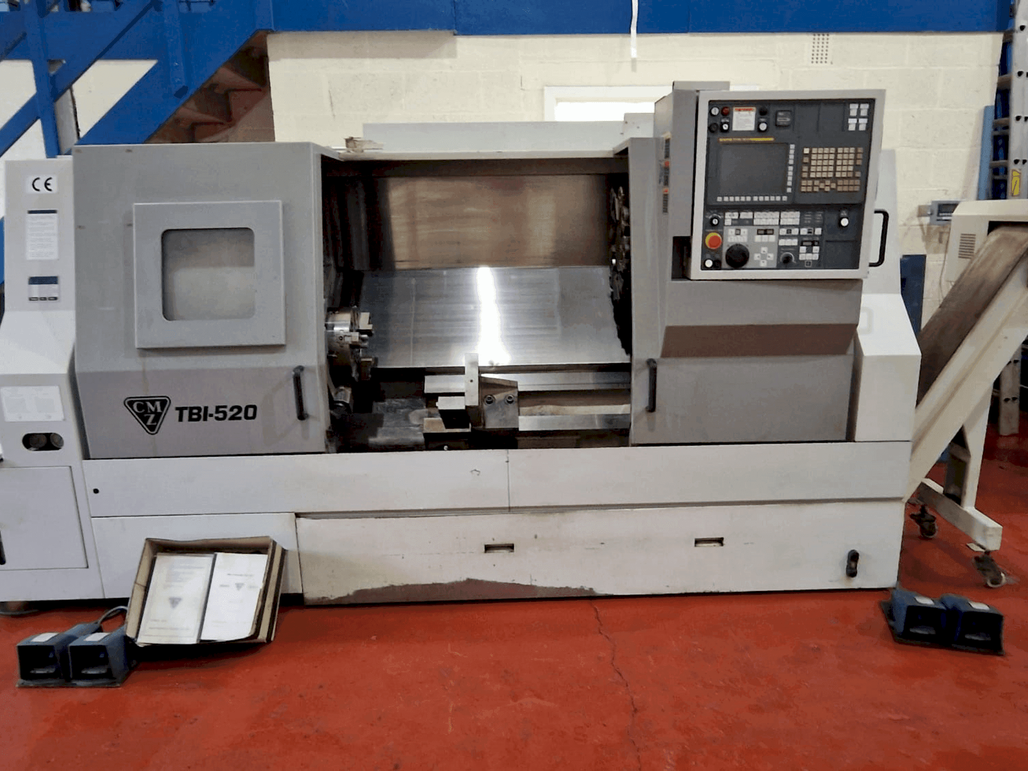 Prikaz  stroja CMZ TBI 520 CNC  sprijeda