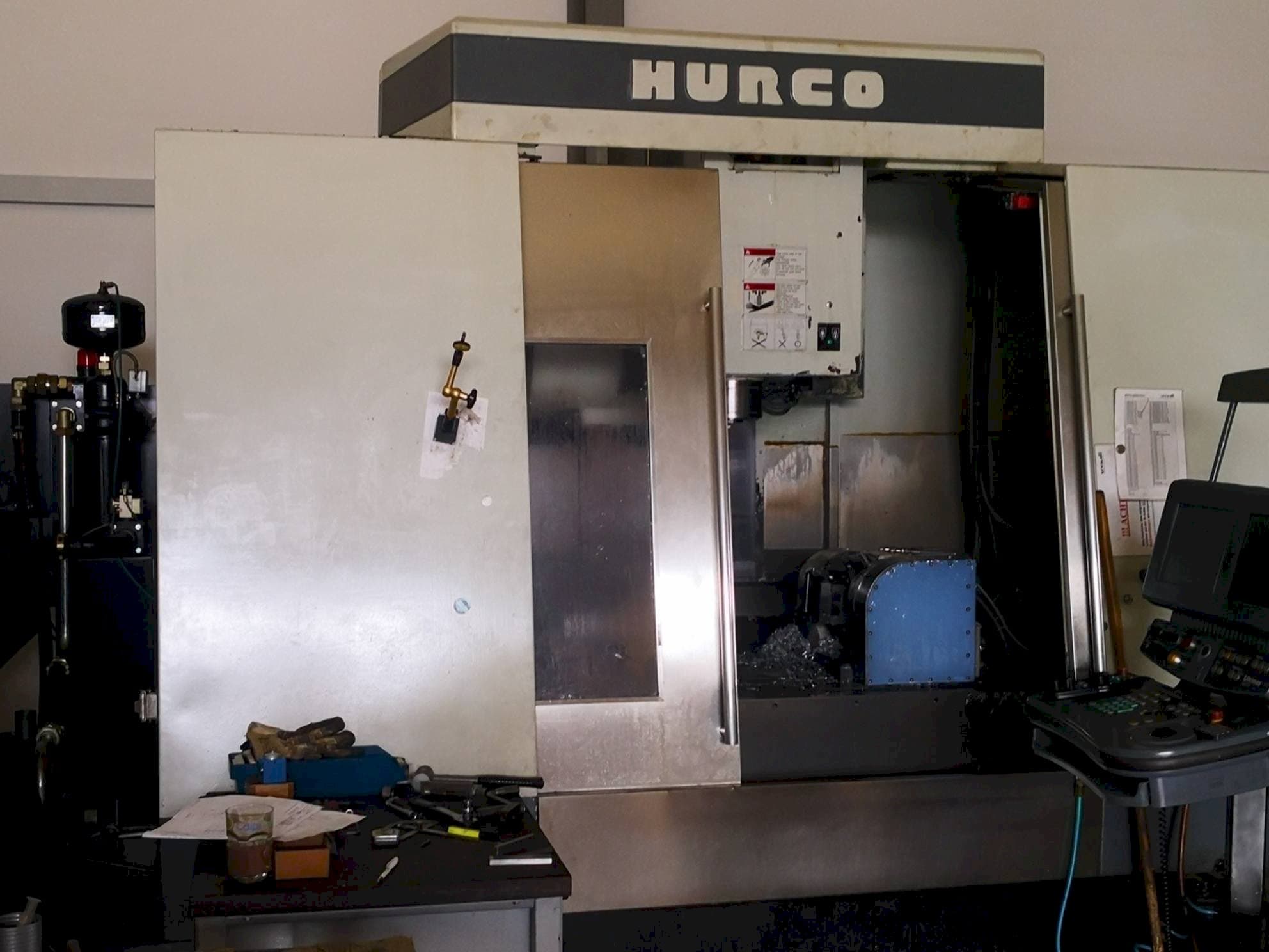 Prikaz stroja Hurco VM 50/40T sprijeda