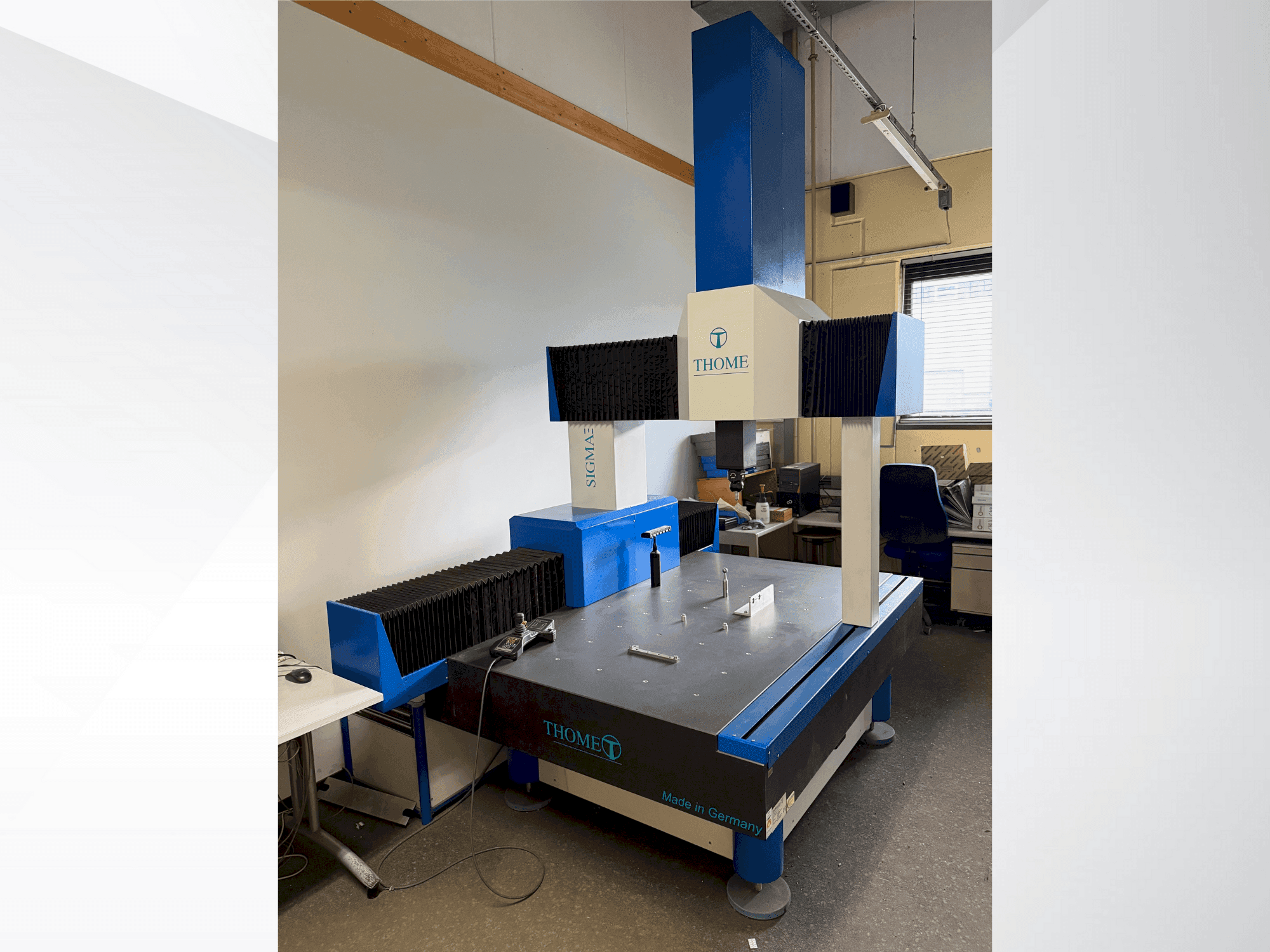 Prikaz stroja THOME Prazision 3D Sigma sprijeda