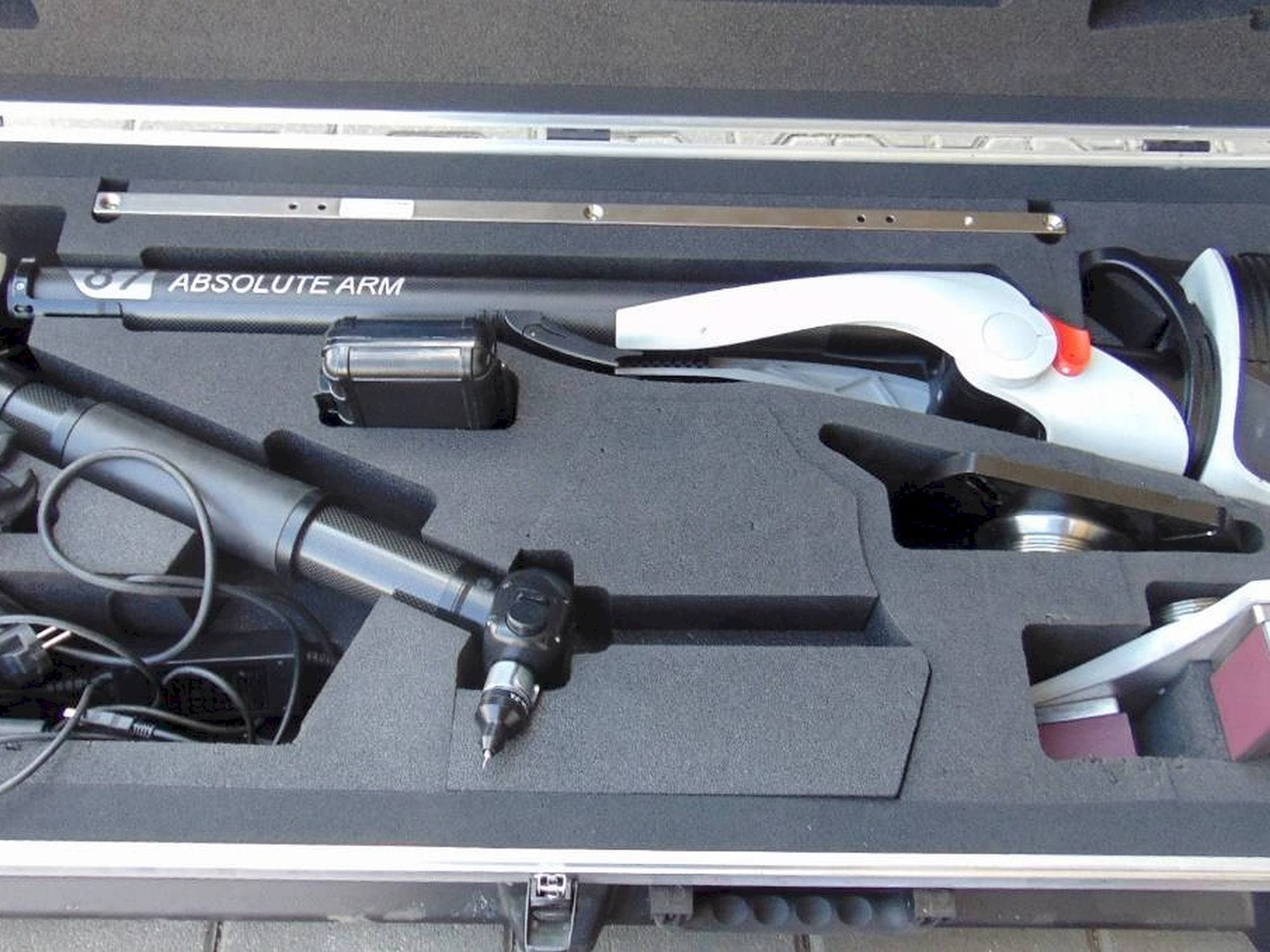 Prikaz  stroja Hexagon RA8 V1  sprijeda