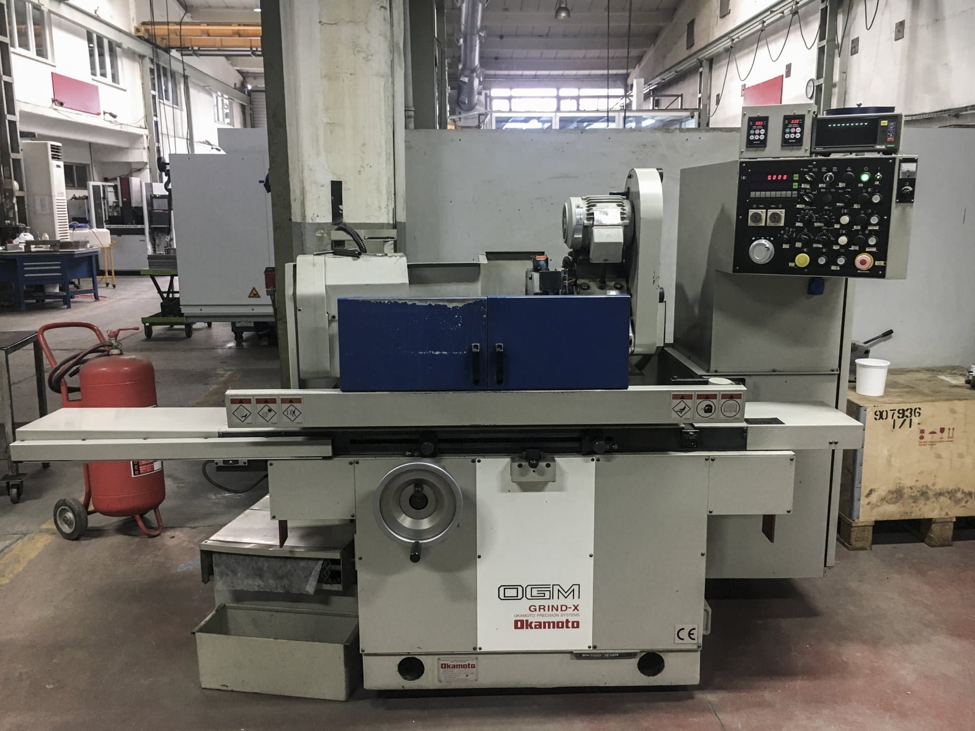 Prikaz stroja OKAMOTO OGM-250UDX sprijeda