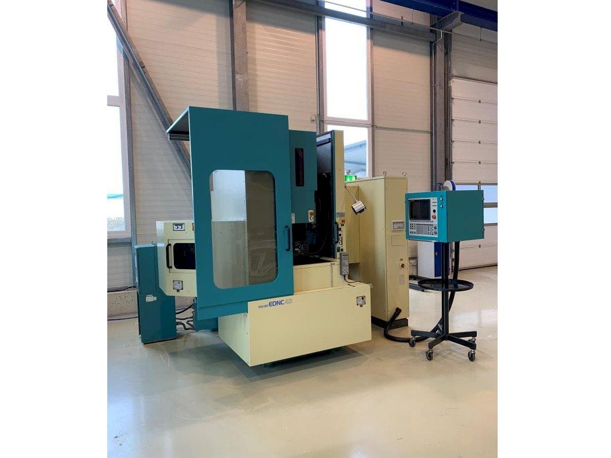 Prikaz stroja Makino EDNC43 sprijeda