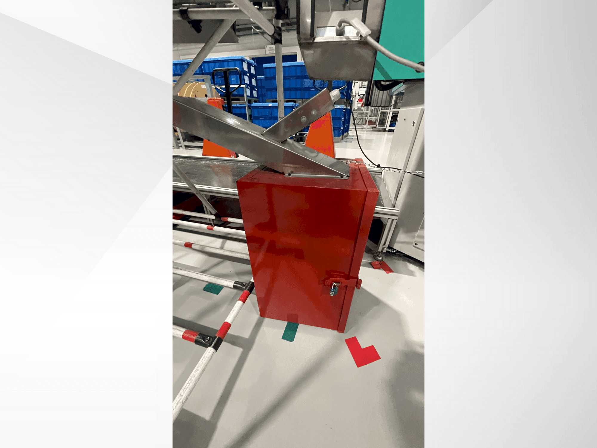 Prikaz stroja Arburg Allrounder 1500 T 2000-400 sprijeda