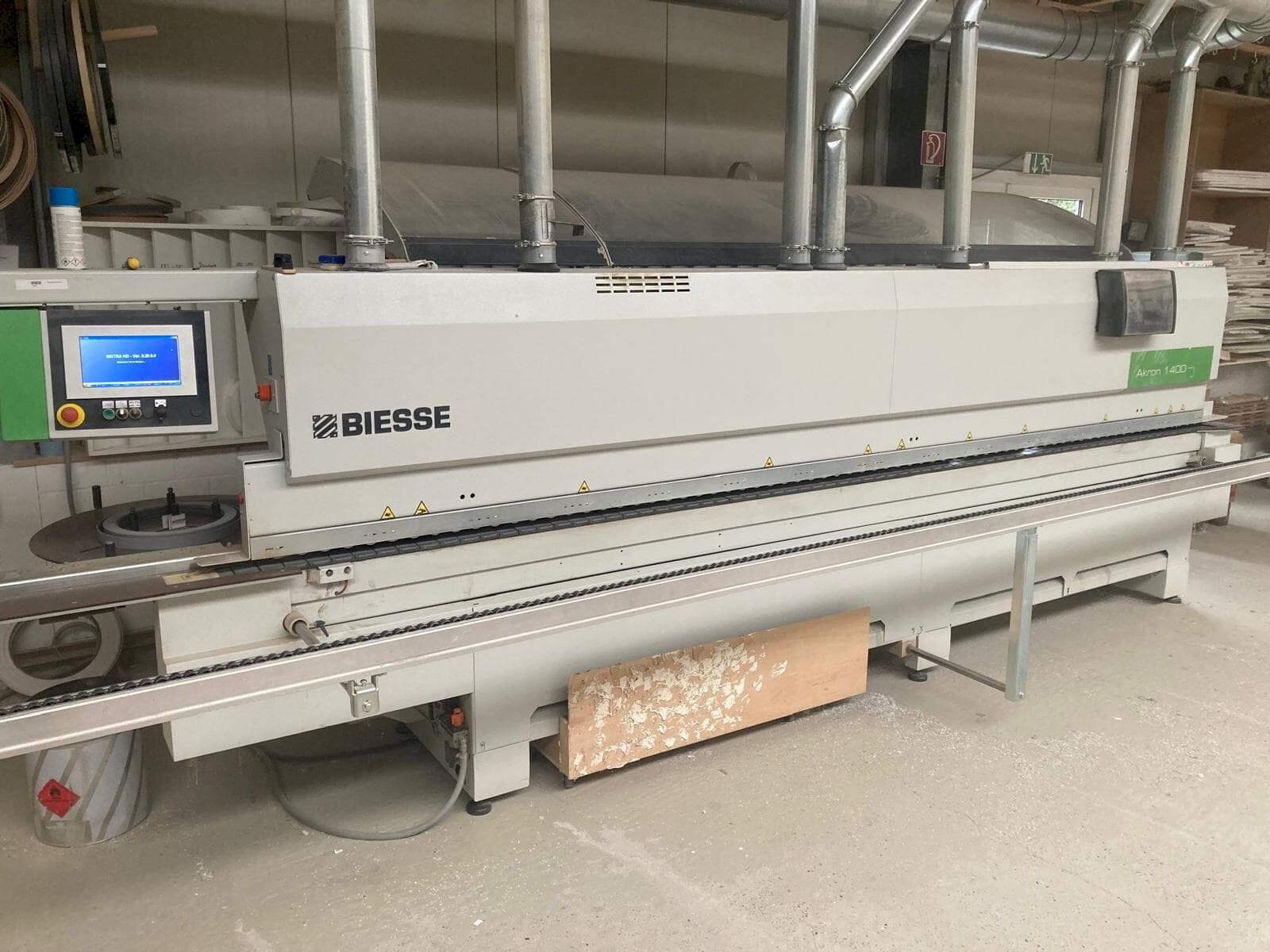 Prikaz  stroja BIESSE AKRON 1440  sprijeda