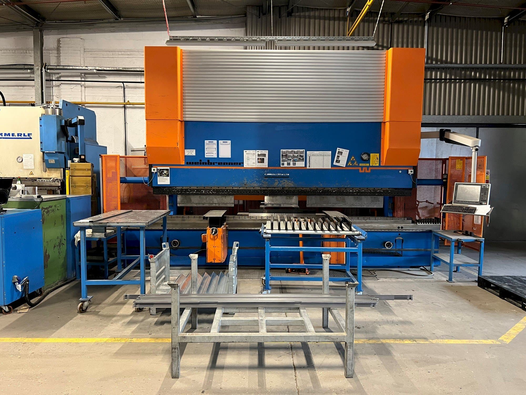 Prikaz stroja Weinbrenner GP400 sprijeda