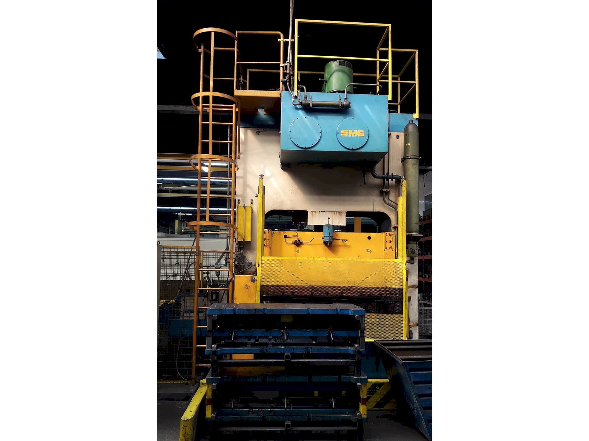 Prikaz  stroja SMG SCHULER DS 200 + Z 60  sprijeda