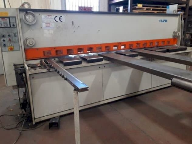 Prikaz stroja LVD LDR 3000mm x 6mm sprijeda