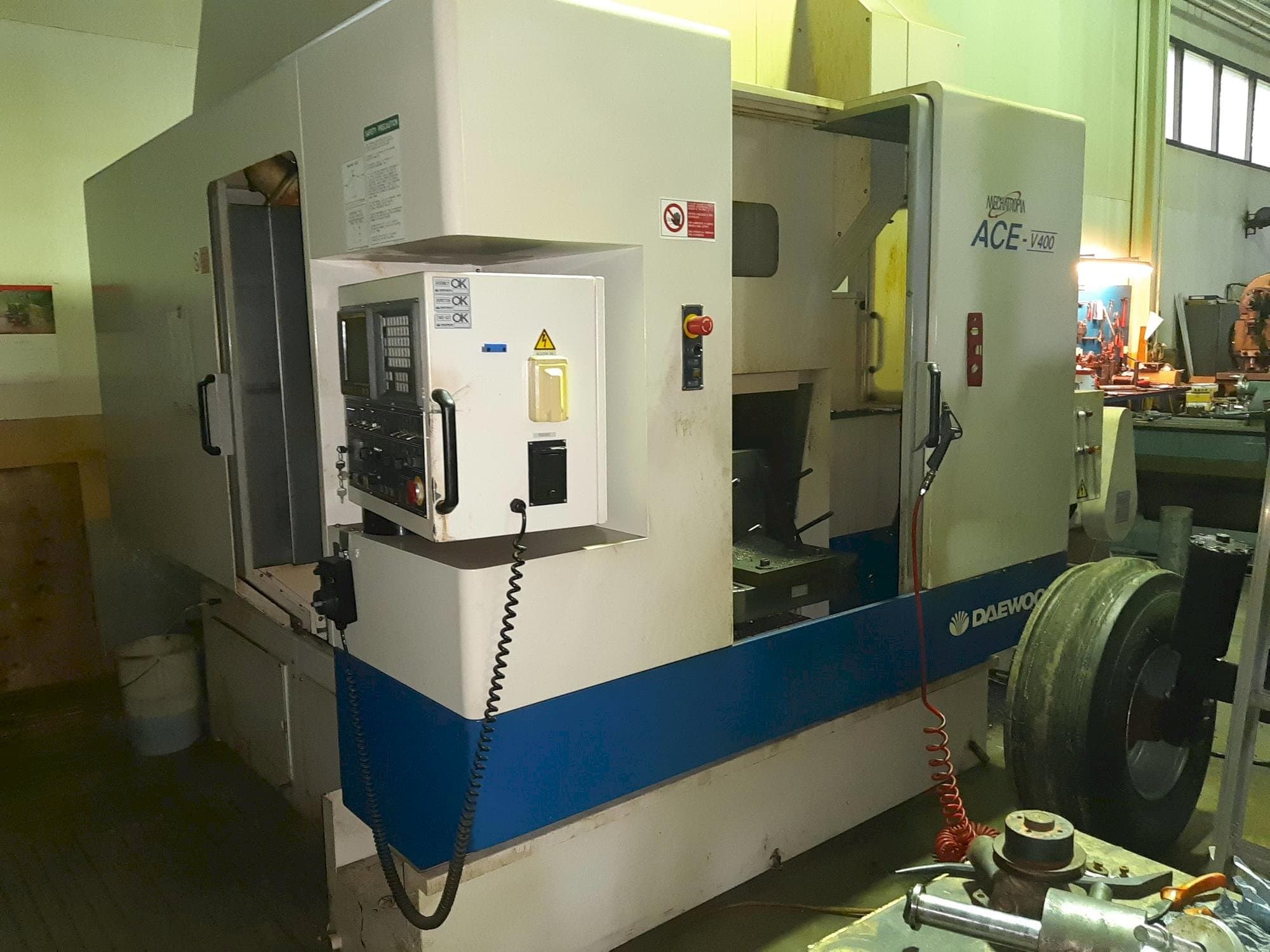 Prikaz  stroja DAEWOO ACE-V400  sprijeda