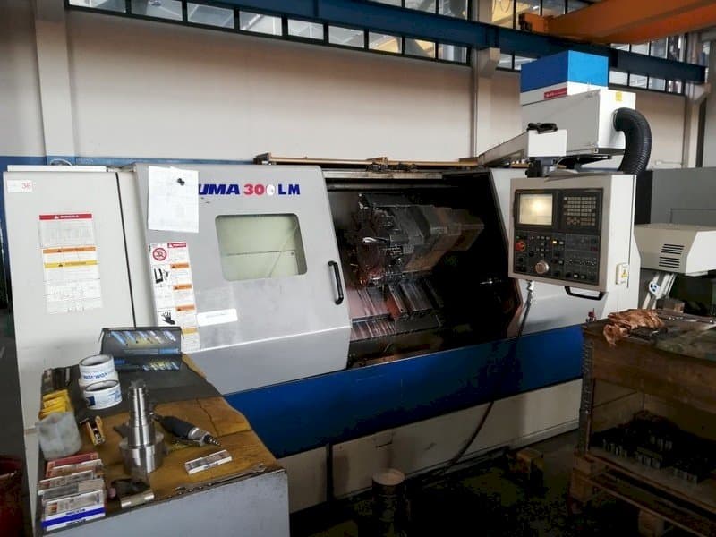 Prikaz stroja Doosan PUMA 300 LMB sprijeda