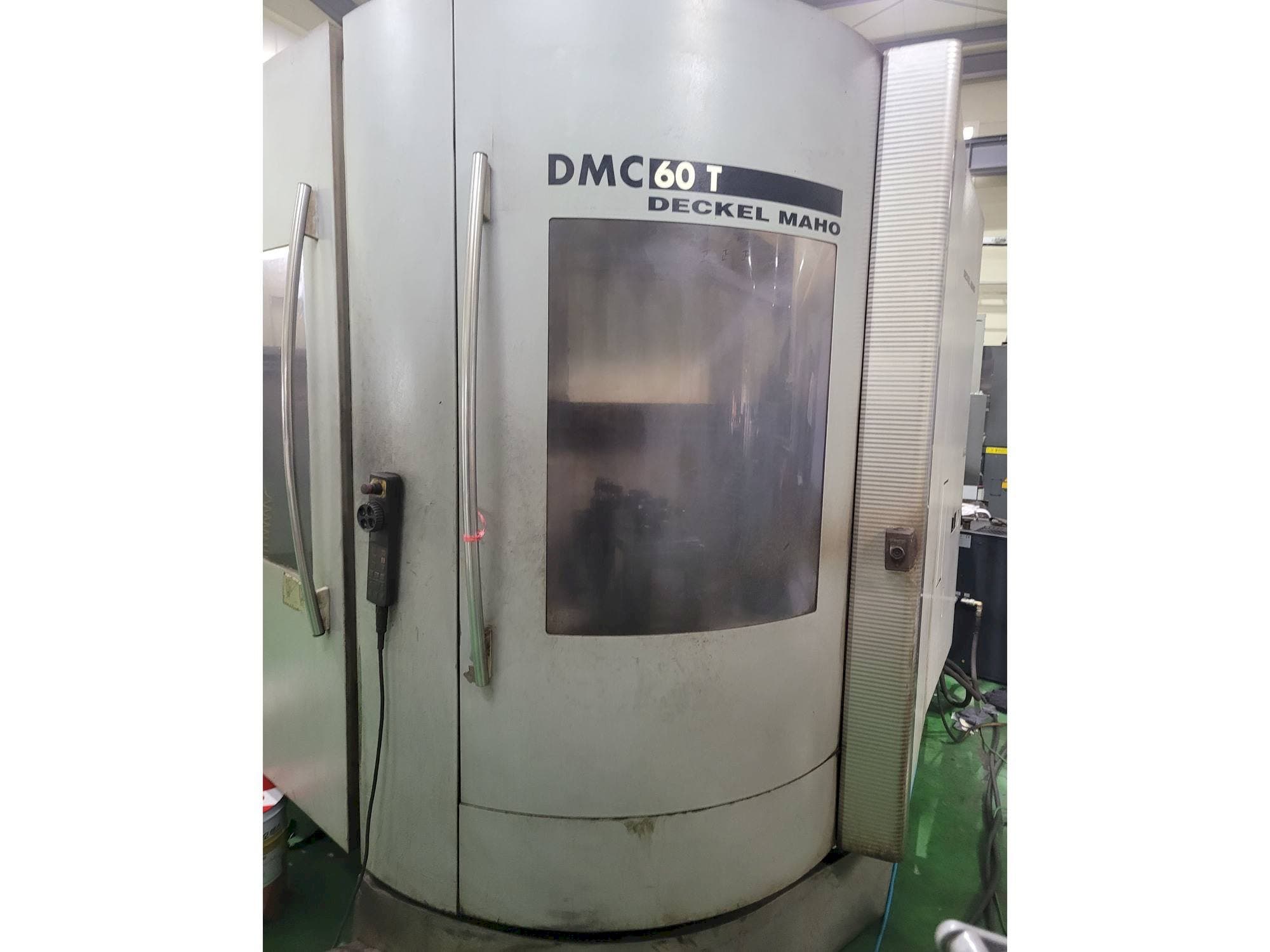 Prikaz stroja DECKEL MAHO DMC 60 T sprijeda