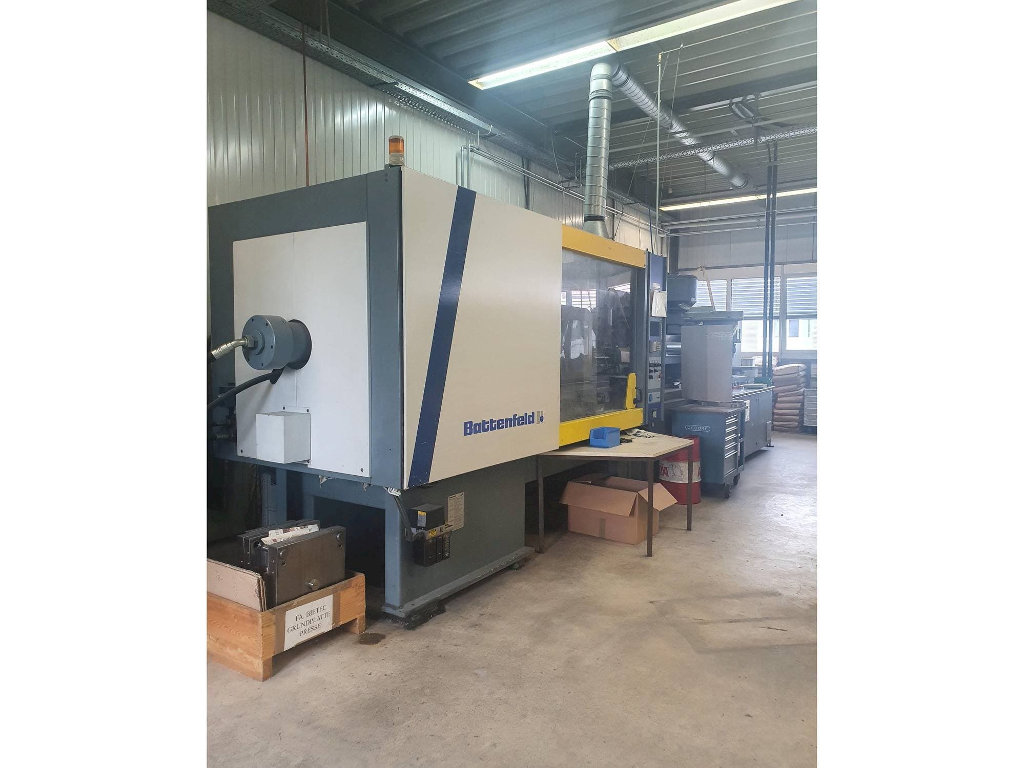 Prikaz stroja Battenfeld BK 3500/2800 sprijeda