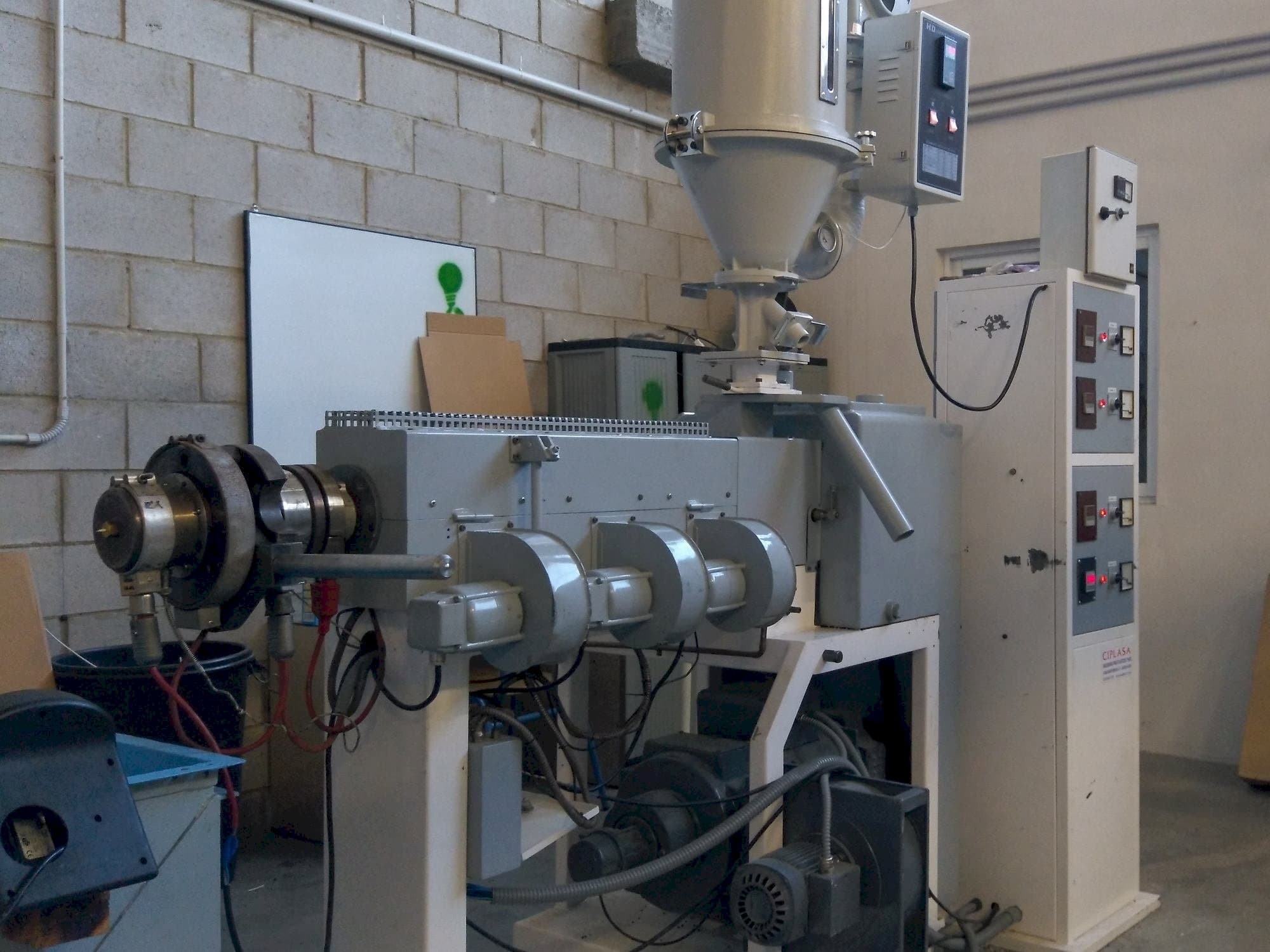 Prikaz lijeve strane  stroja Mateu & Solé EX 38