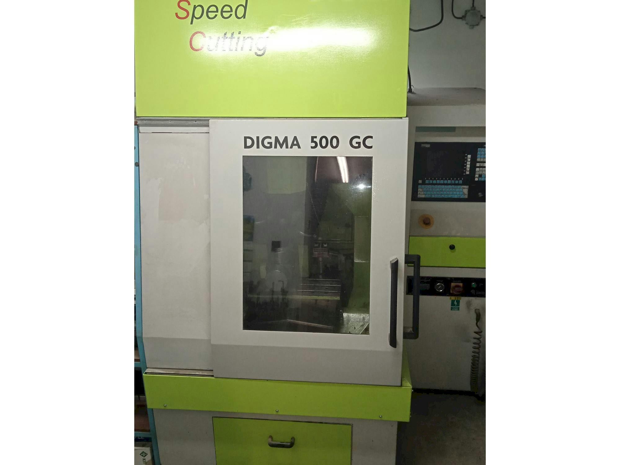 Prikaz  stroja Exeron Digma 500 GC 5AX  sprijeda