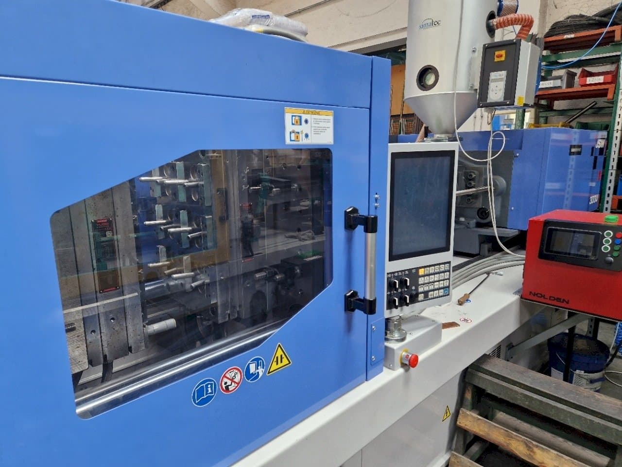 Prikaz lijeve strane  stroja JSW J180ADS-300U