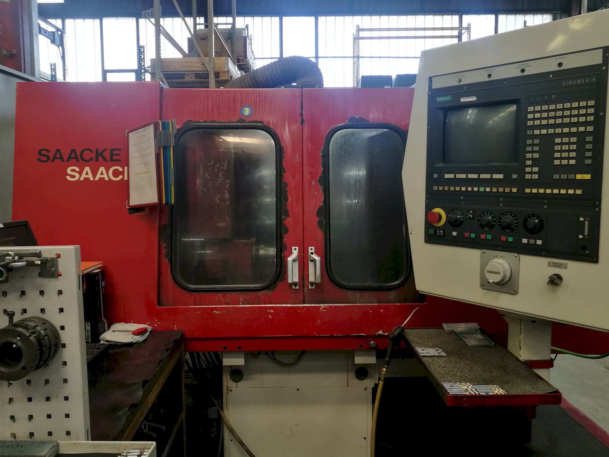 Prikaz stroja SAACKE UWII CNC sprijeda