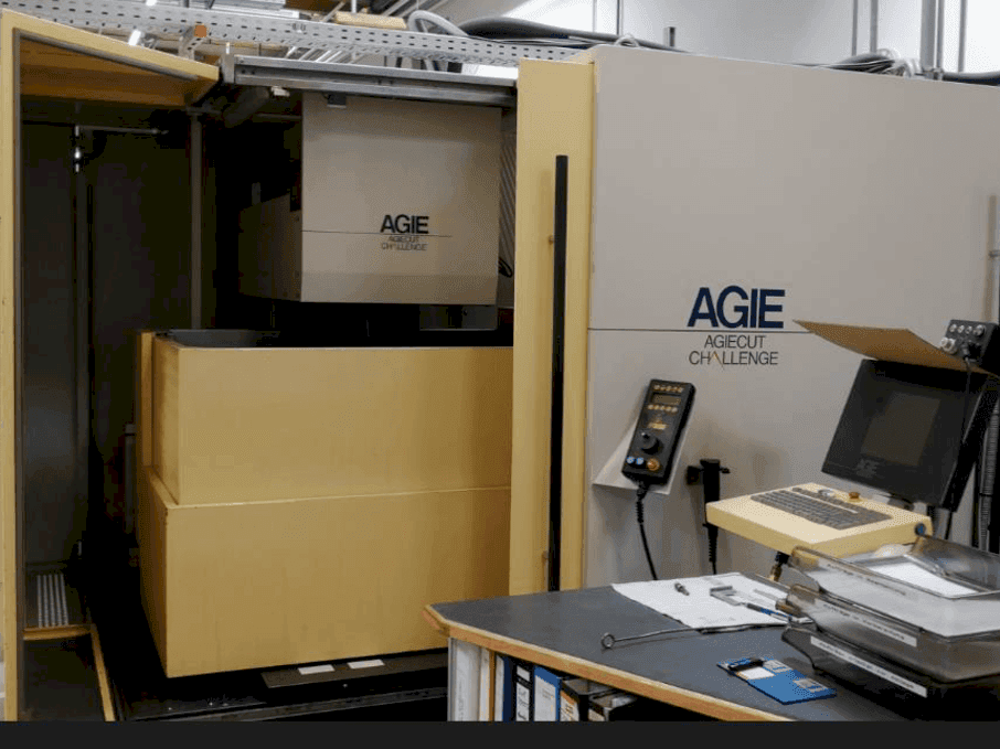 Prikaz stroja AGIE AGIECUT CHALLENGE 3 sprijeda