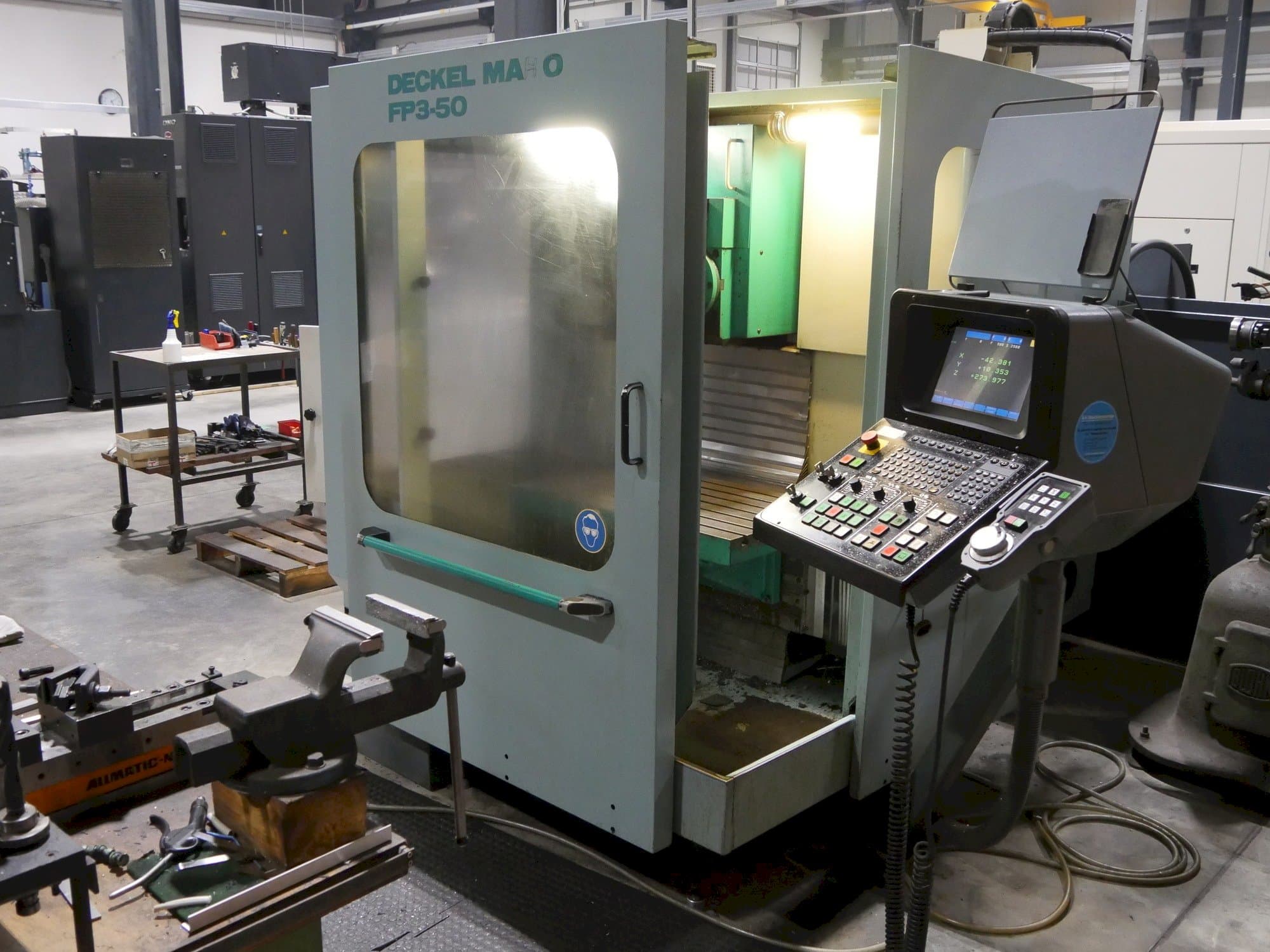 Prikaz stroja DECKEL Maho FP3-50 sprijeda