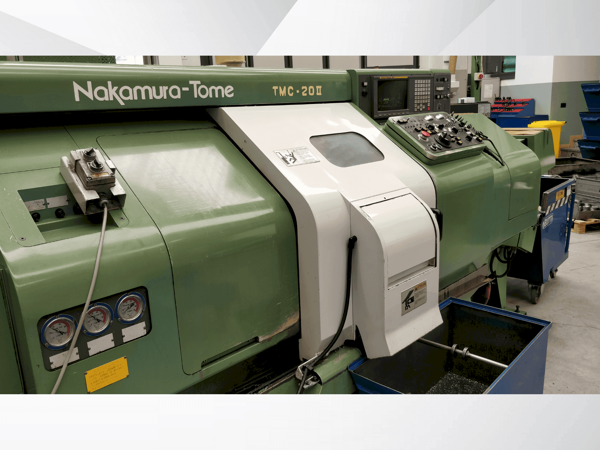 Prikaz  stroja NAKAMURA-TOME TMC20-II  sprijeda