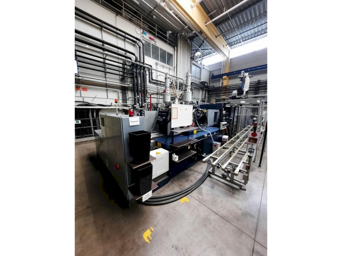 Prikaz stroja Battenfeld HM13000/9200/7700 sprijeda