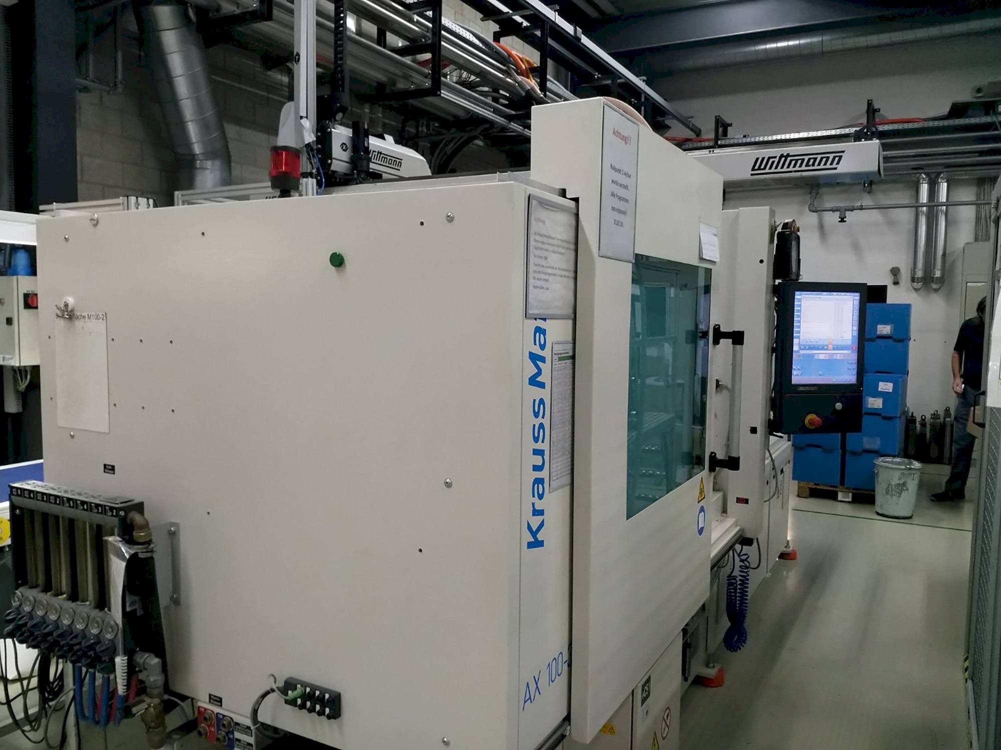 Prikaz stroja Krauss Maffei 100-380 AX sprijeda