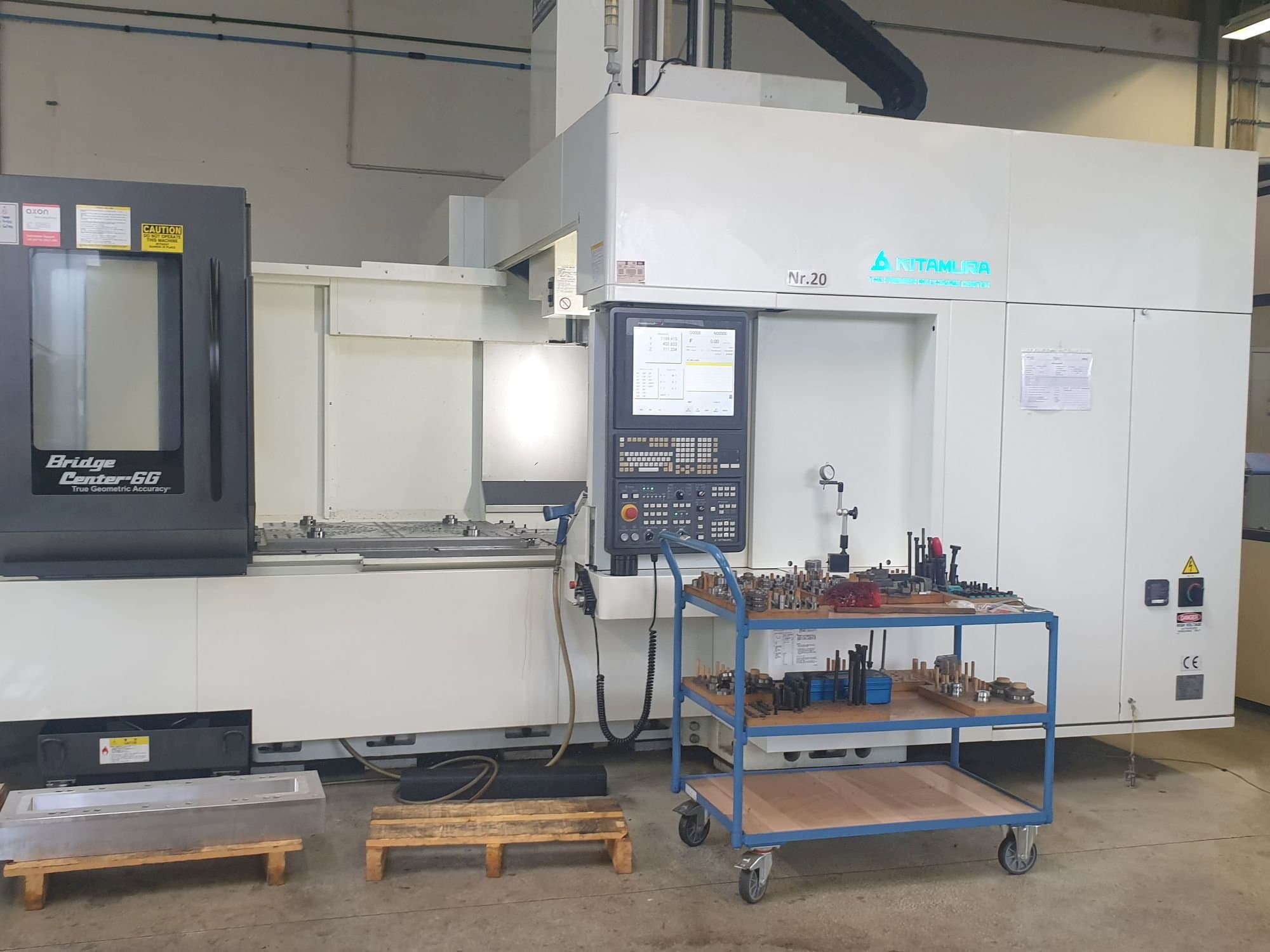 Prikaz stroja Kitamura Bridge Center 6G sprijeda