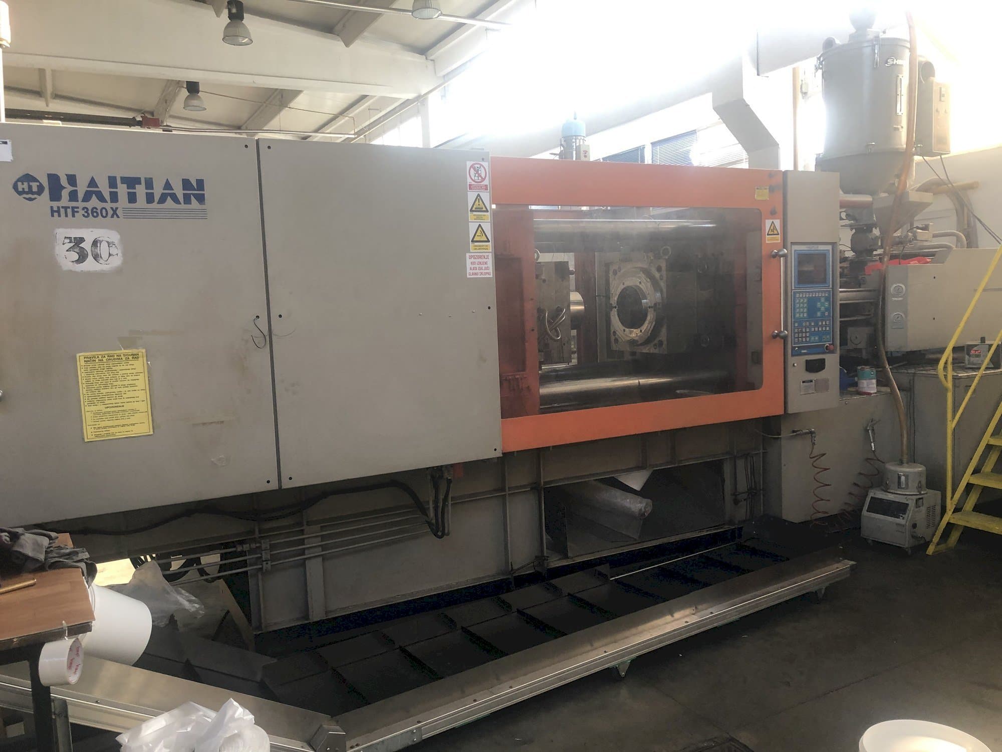 Prikaz stroja HAITIAN HTF 360X sprijeda