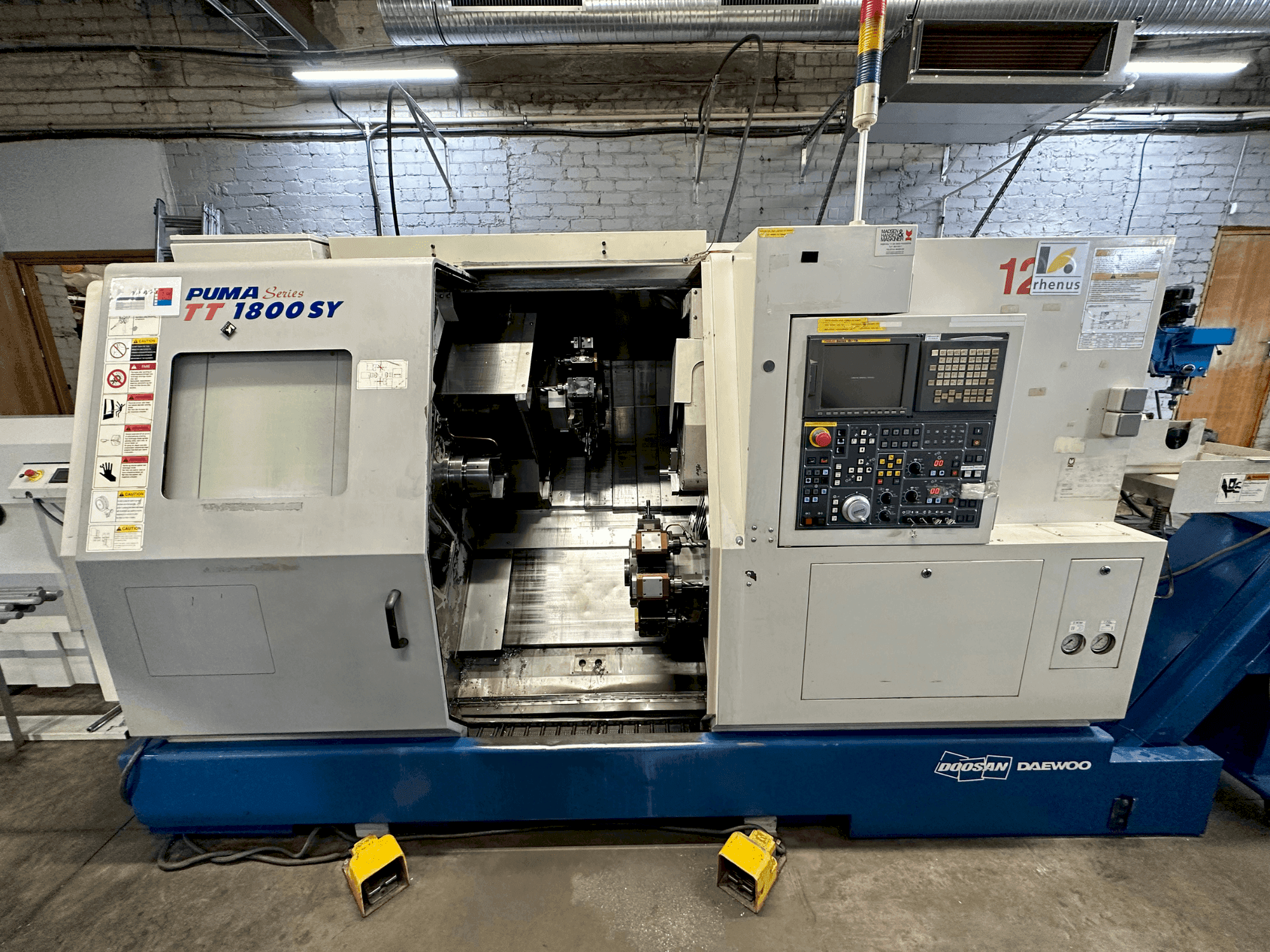 Prikaz stroja DOOSAN TT1800SY sprijeda