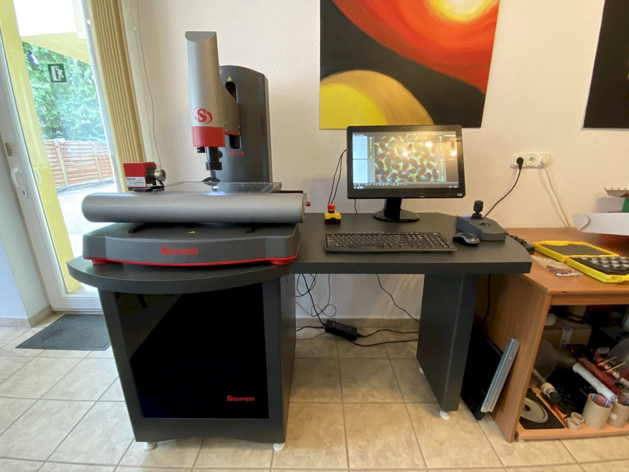 Prikaz  stroja Starrett AVR 300  sprijeda