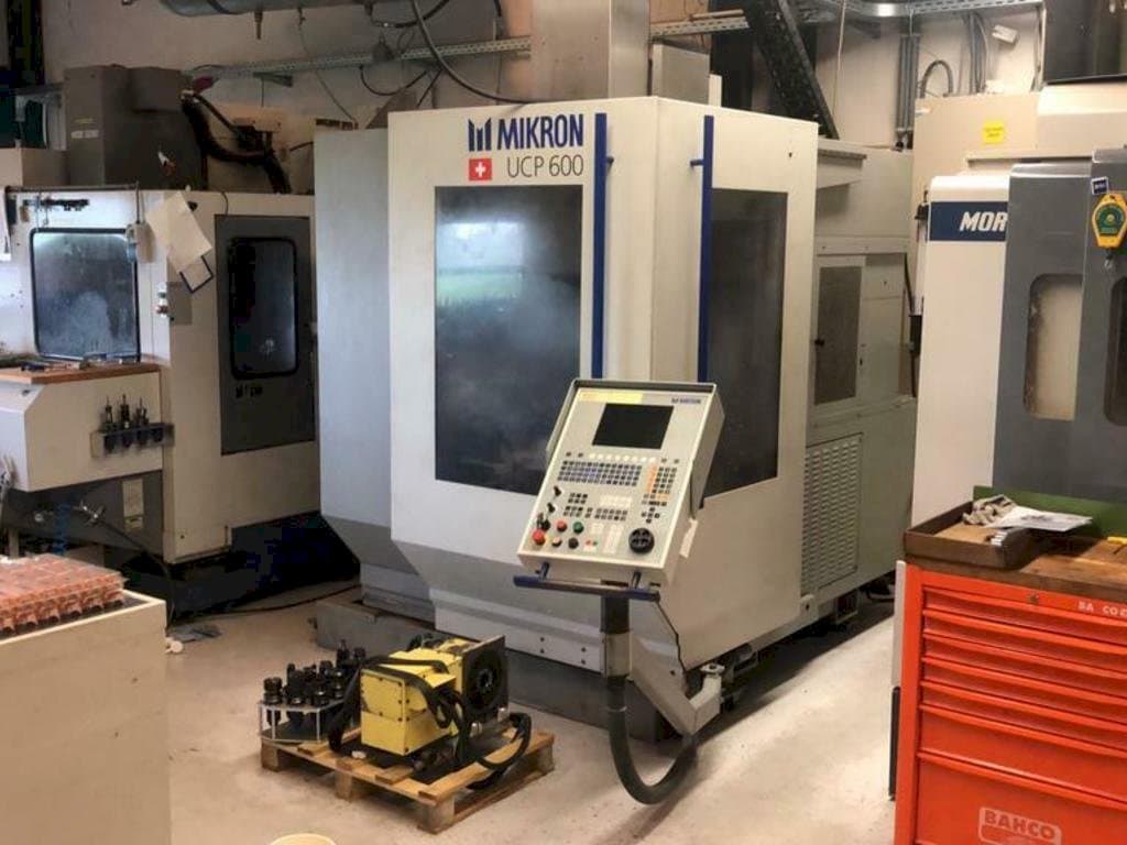 Prikaz stroja MIKRON UCP600 sprijeda